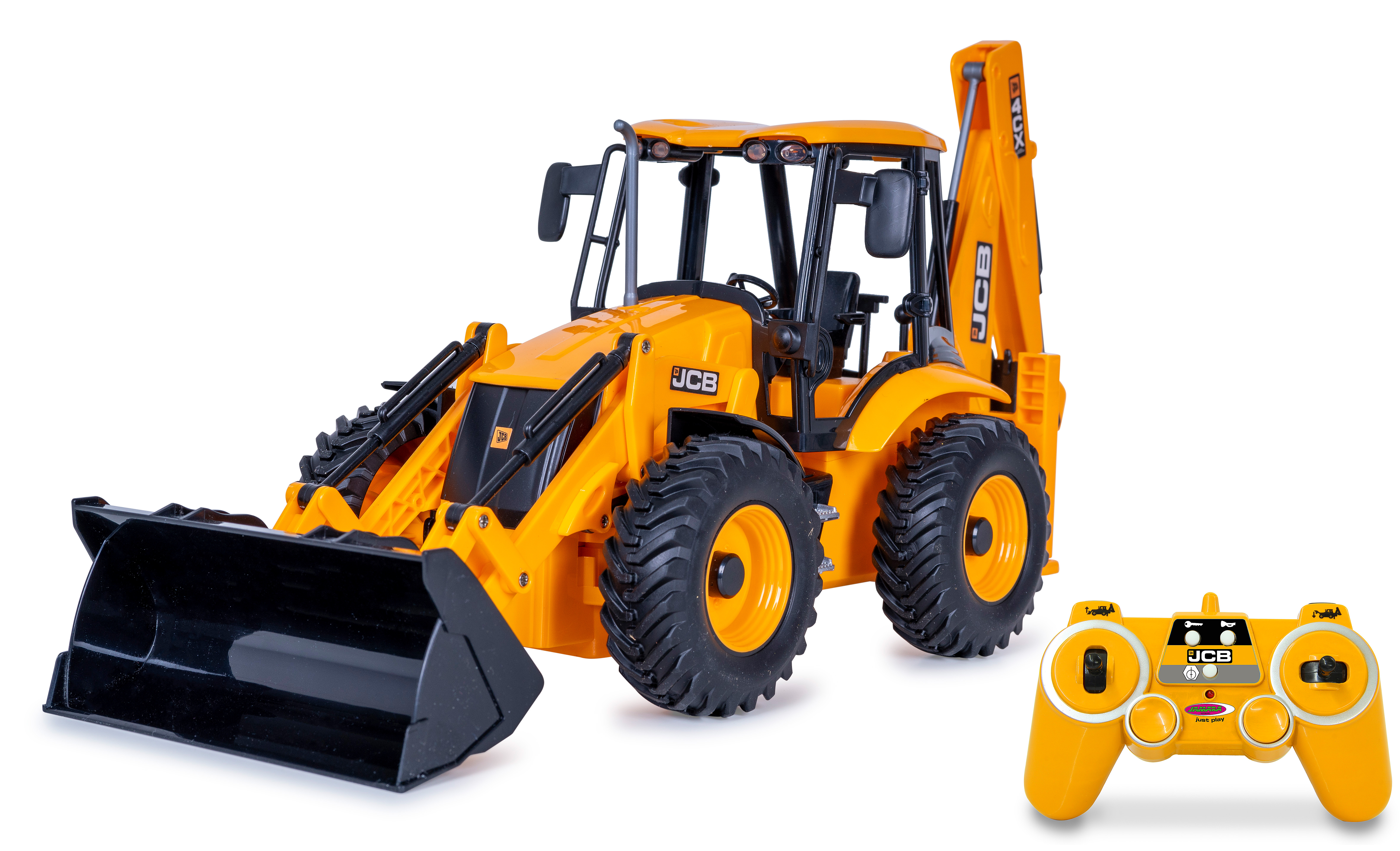 Ein gelber JCB-Spielzeug-Frontlader mit Fernbedienung auf weißem Hintergrund.