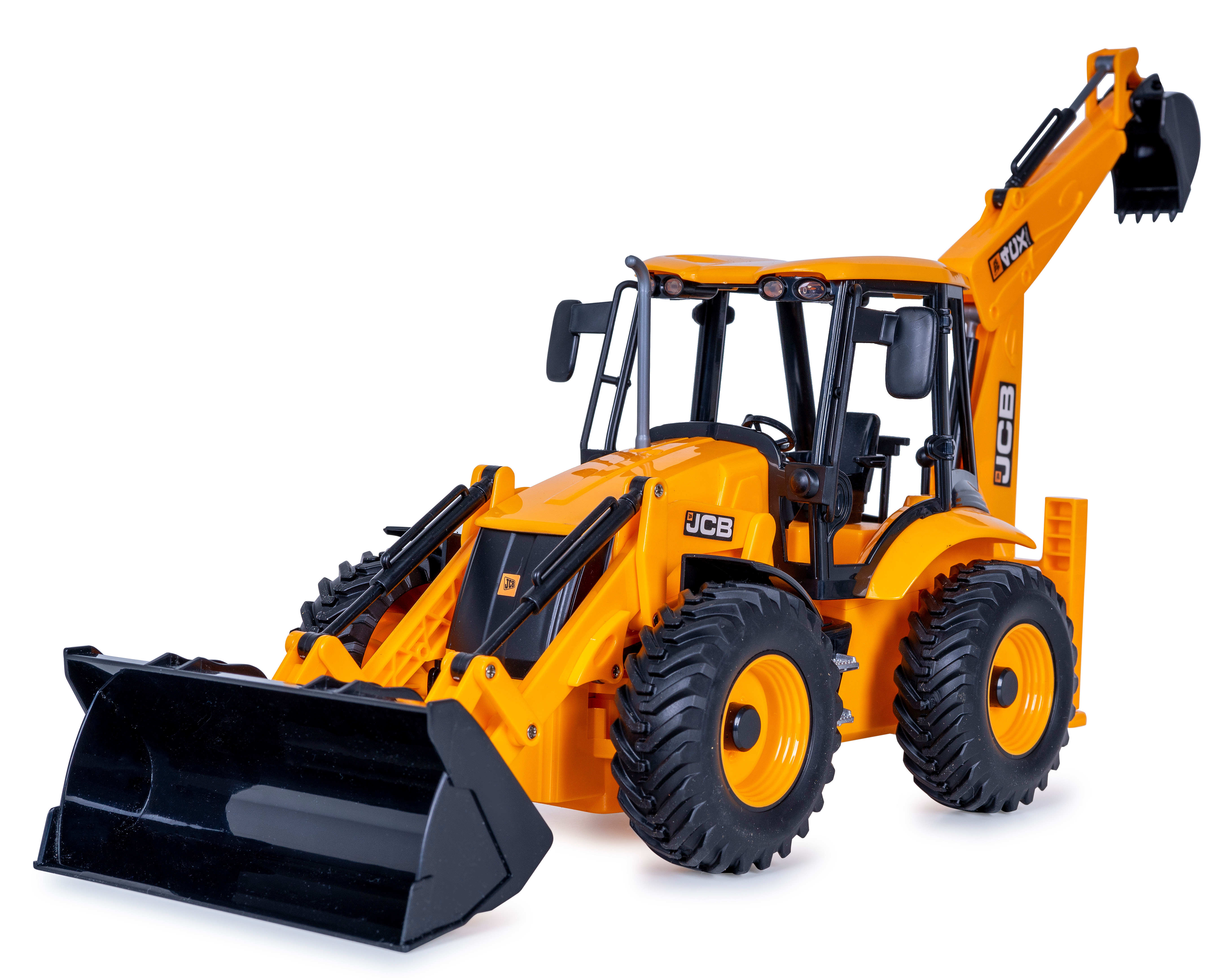 Ein gelbes JCB-Baggerlader-Spielzeug mit schwarzen Reifen und einem schwarzen Eimer. Es ist auf weißem Hintergrund.