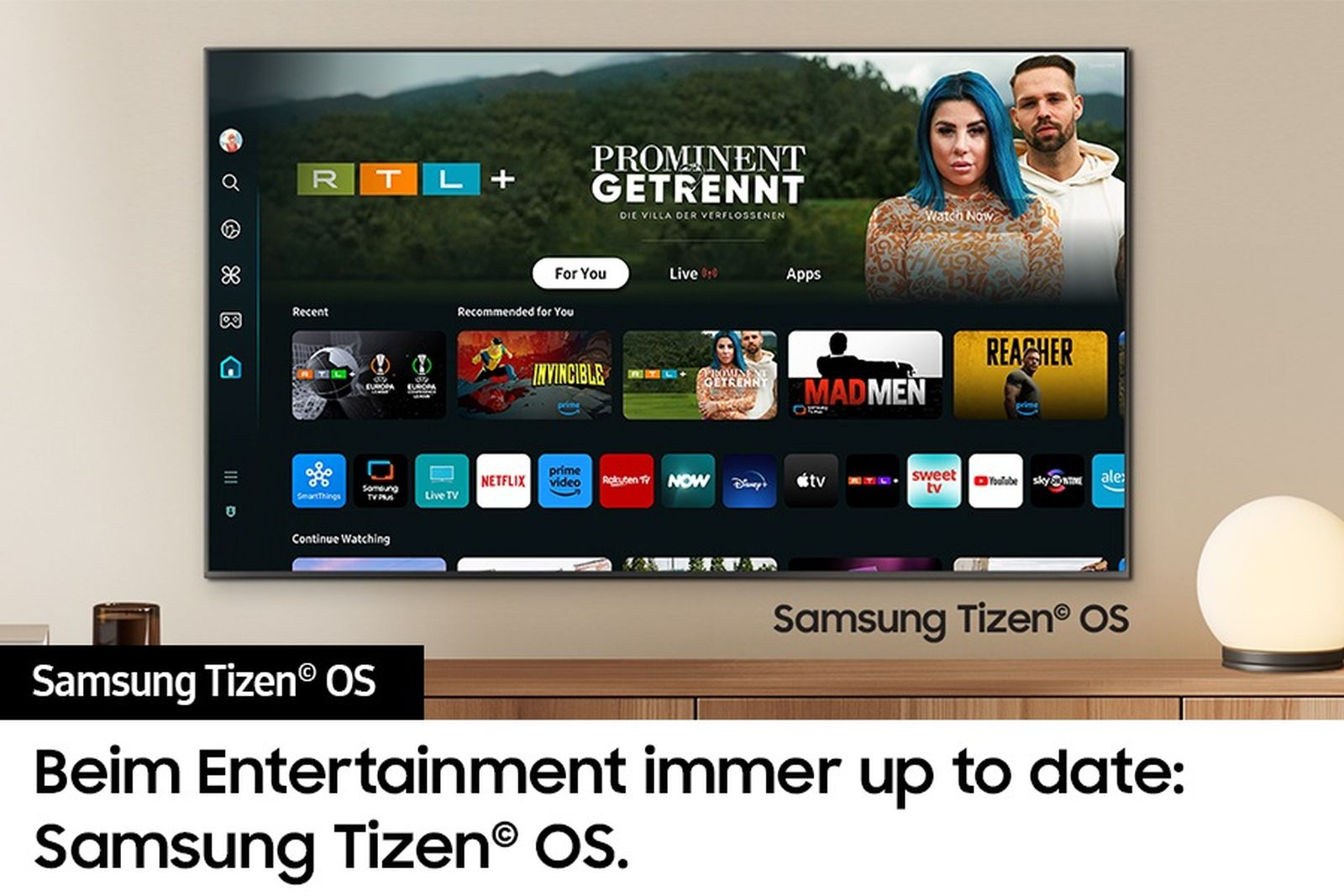 Telewizor wyświetla interfejs usługi strumieniowej. Poniżej znajduje się tekst o systemie Samsung Tizen OS.