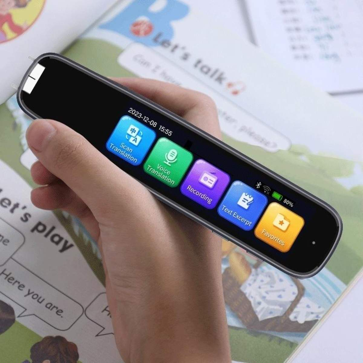 Eine Person hält ein schwarzes Gerät mit einem Bildschirm, der mehrere App-Symbole zeigt.