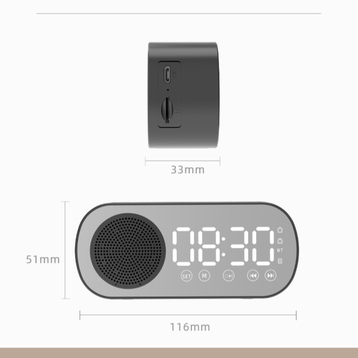 Schwarzer Wecker mit Digitalanzeige 08:30. Abmessungen sind angegeben.
