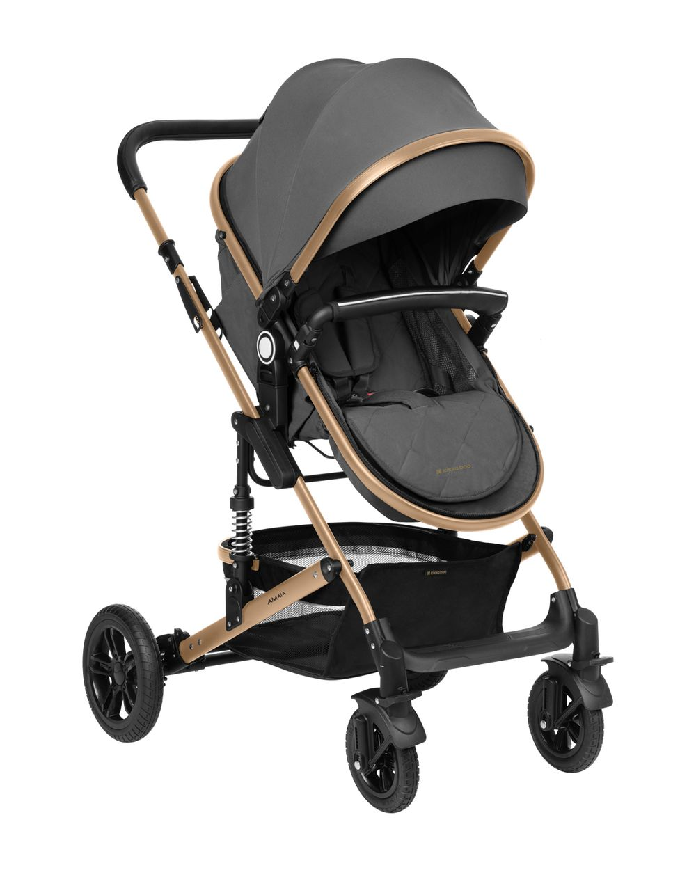 Ein grauer und goldener Kinderwagen mit Babysitz, Aufbewahrungskorb und Rädern.