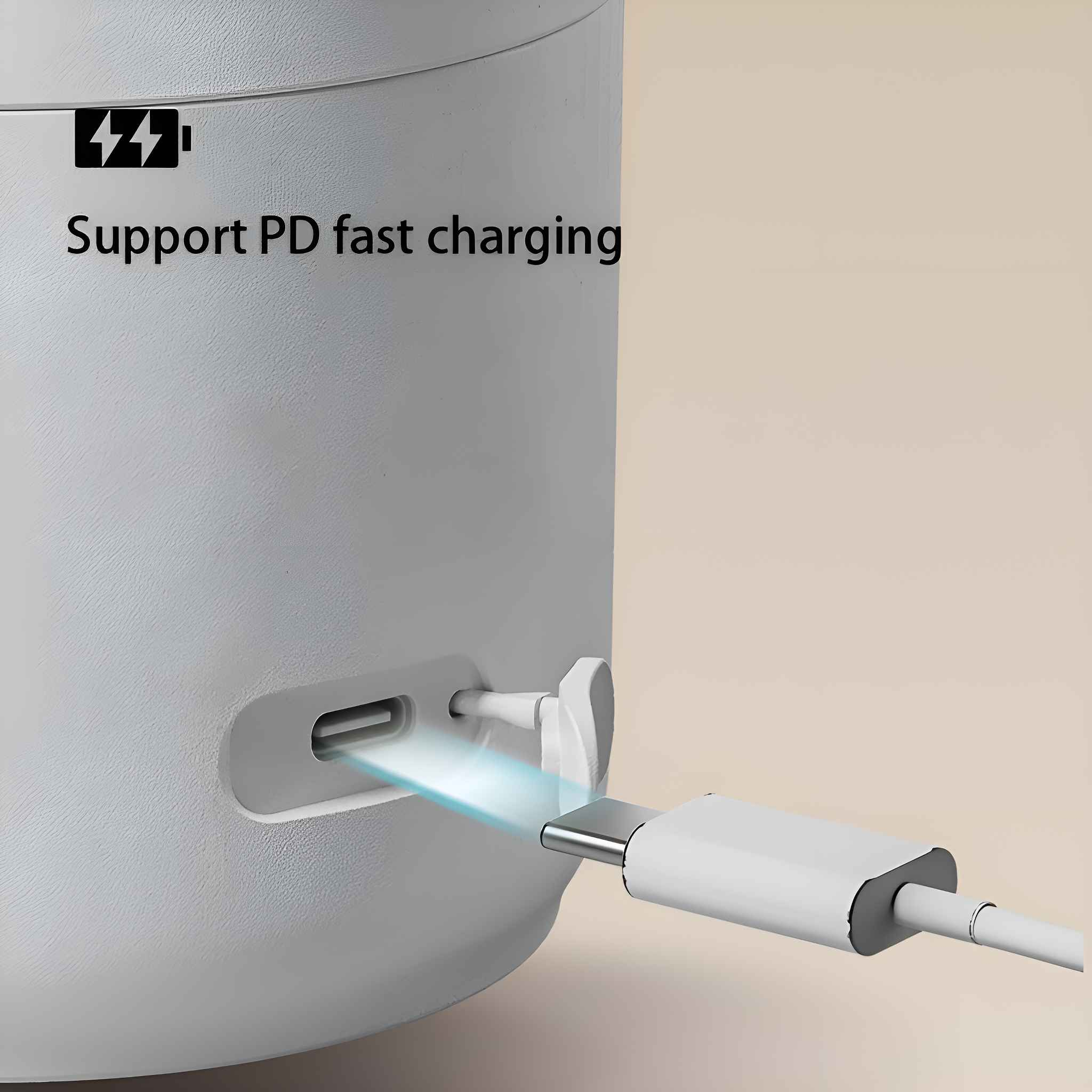 Ein weißes Gerät mit Ladeanschluss, mit eingestecktem Ladegerät und dem Schriftzug 'Support PD fast charging'.