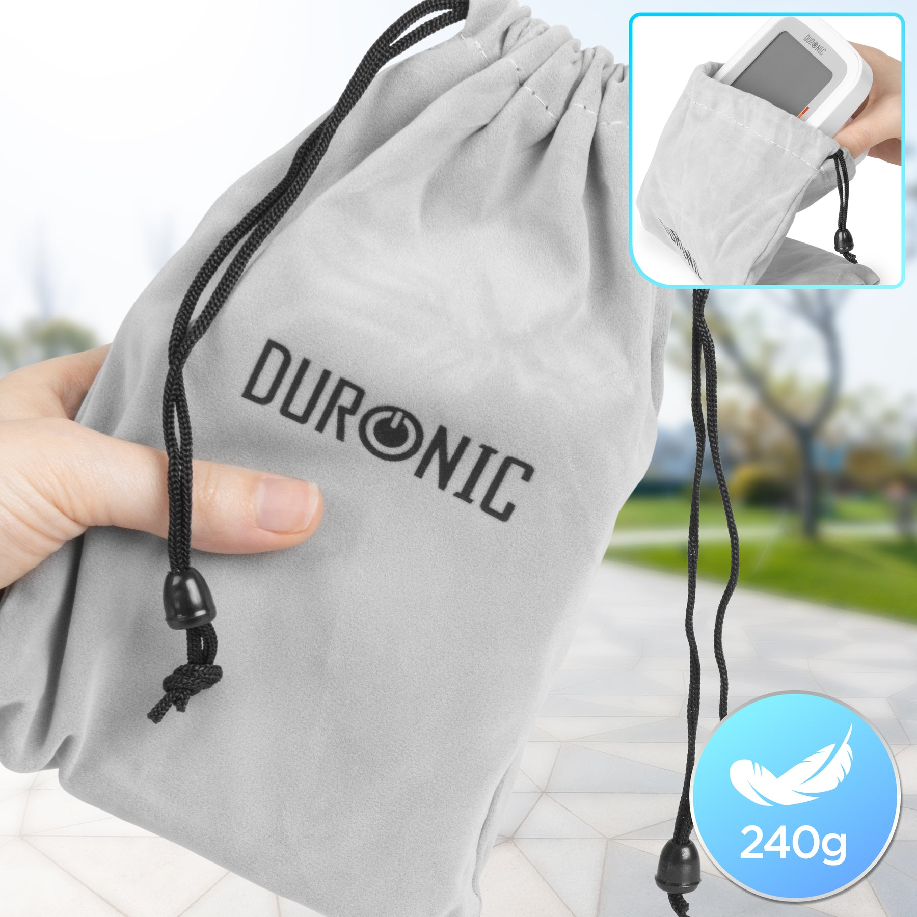 Eine hellgraue Tasche mit schwarzem Kordelzug und dem Markennamen DURONIC auf der Vorderseite.