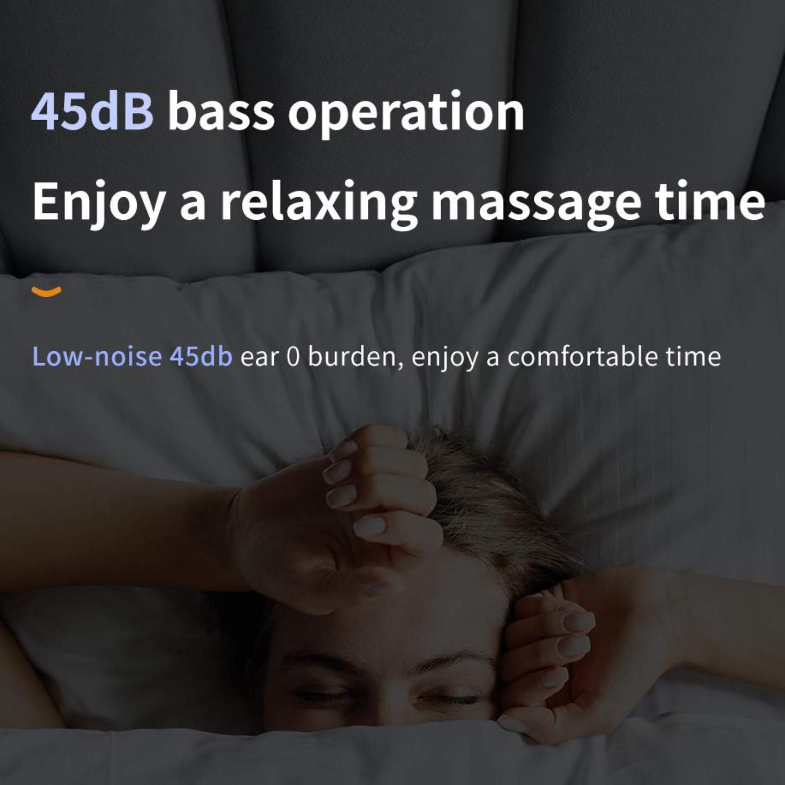 Frau im Bett mit Händen am Gesicht. Text auf dem Bild.
