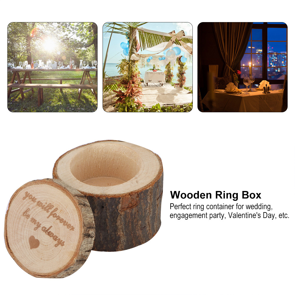 Hölzerne Ringbox ohne Deckel. Szenen von Hochzeiten und Verlobungen im Hintergrund. Text auf der Box.