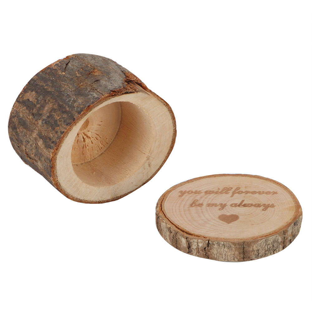 Ringbox aus Holz, offen. Der Deckel hat 'you will forever be my always' und ein Herz. Der Innenraum ist leer.