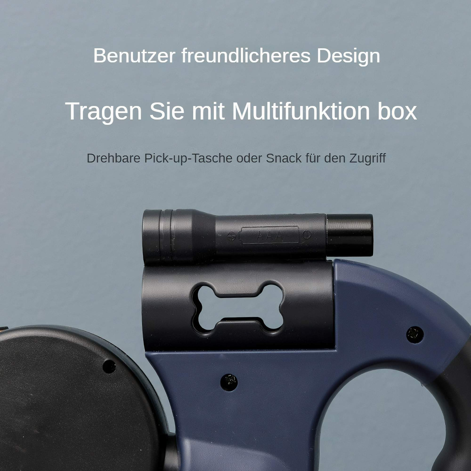 Nahaufnahme einer Hundeleine mit einer Taschenlampe und einem Fach für Beutel.