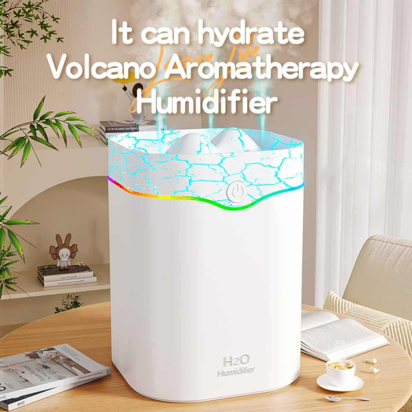 Weißer Luftbefeuchter auf einem Holztisch, Nebel steigt auf. Text sagt: 'Vulkan Aromatherapie Luftbefeuchter'.