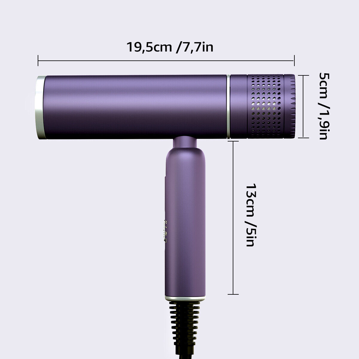 Lilafarbener Haartrockner mit Maßangaben. 19,5 cm/7,7 Zoll lang, 5 cm/1,9 Zoll breit und 13 cm/5 Zoll hoch.