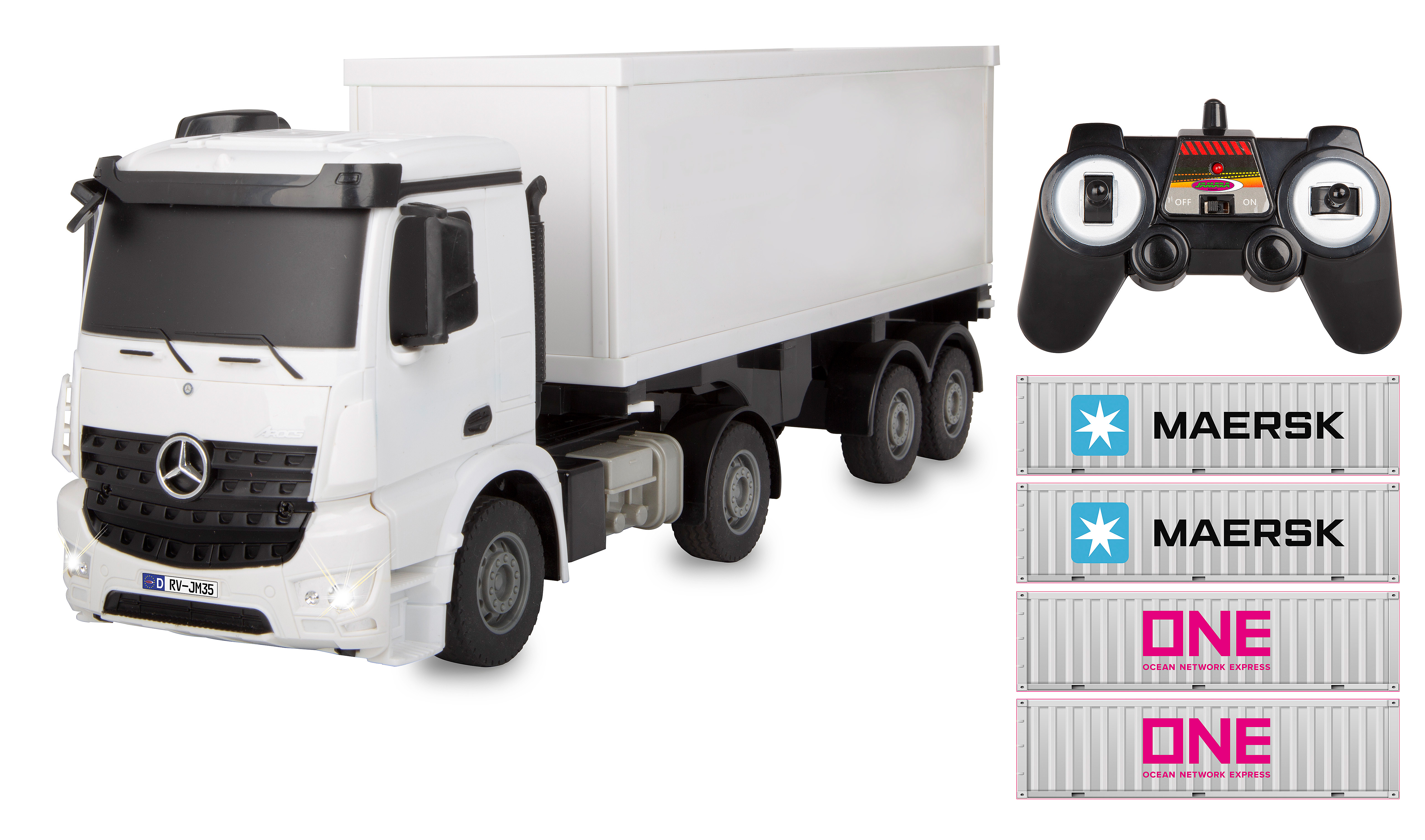 Ein weißer Spielzeug-LKW mit Container und eine schwarze Fernbedienung, auf weißer Oberfläche.