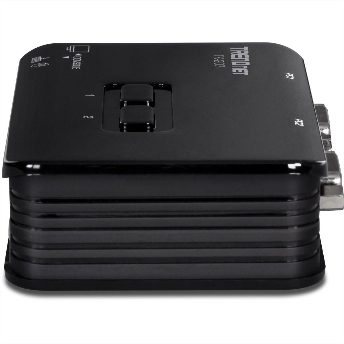 Een zwarte TRENDnet TK-207 KVM-switch met PC1- en PC2-poorten, en een consolepoort.