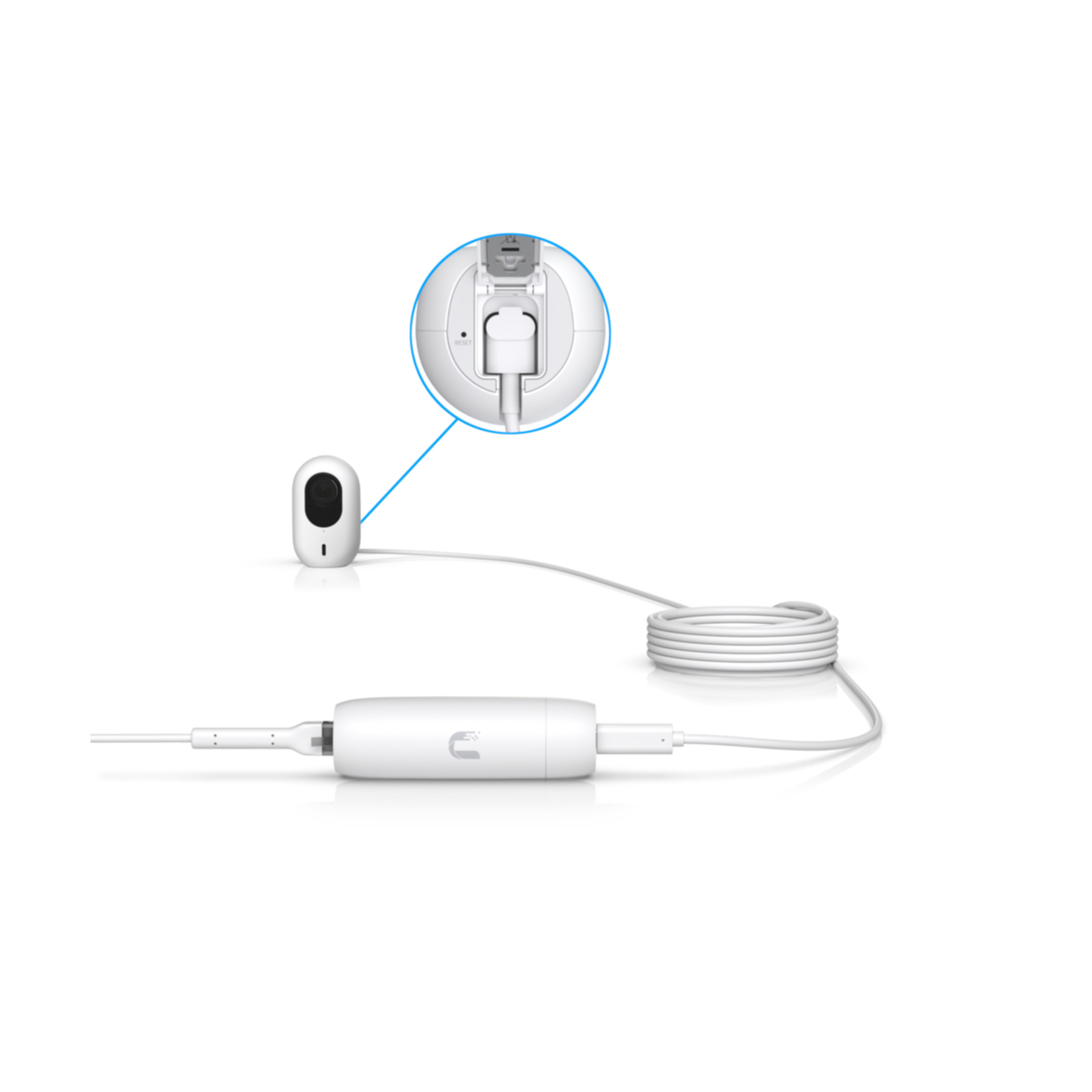 Biała kamera z kablem i zasilaczem. Szczegółowy widok na tył kamery.