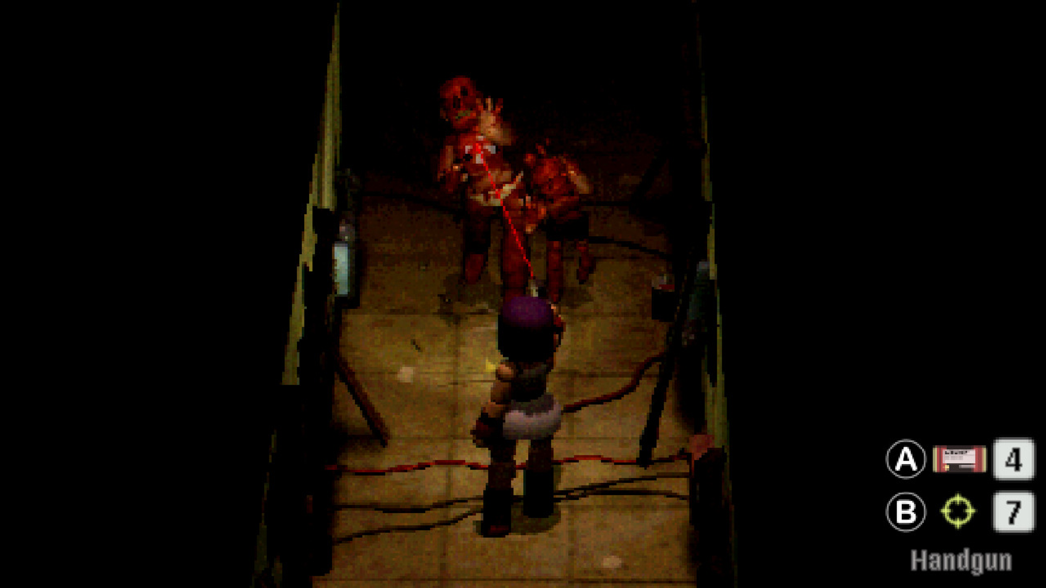 Una escena del juego con un personaje en un pasillo oscuro, frente a dos figuras.