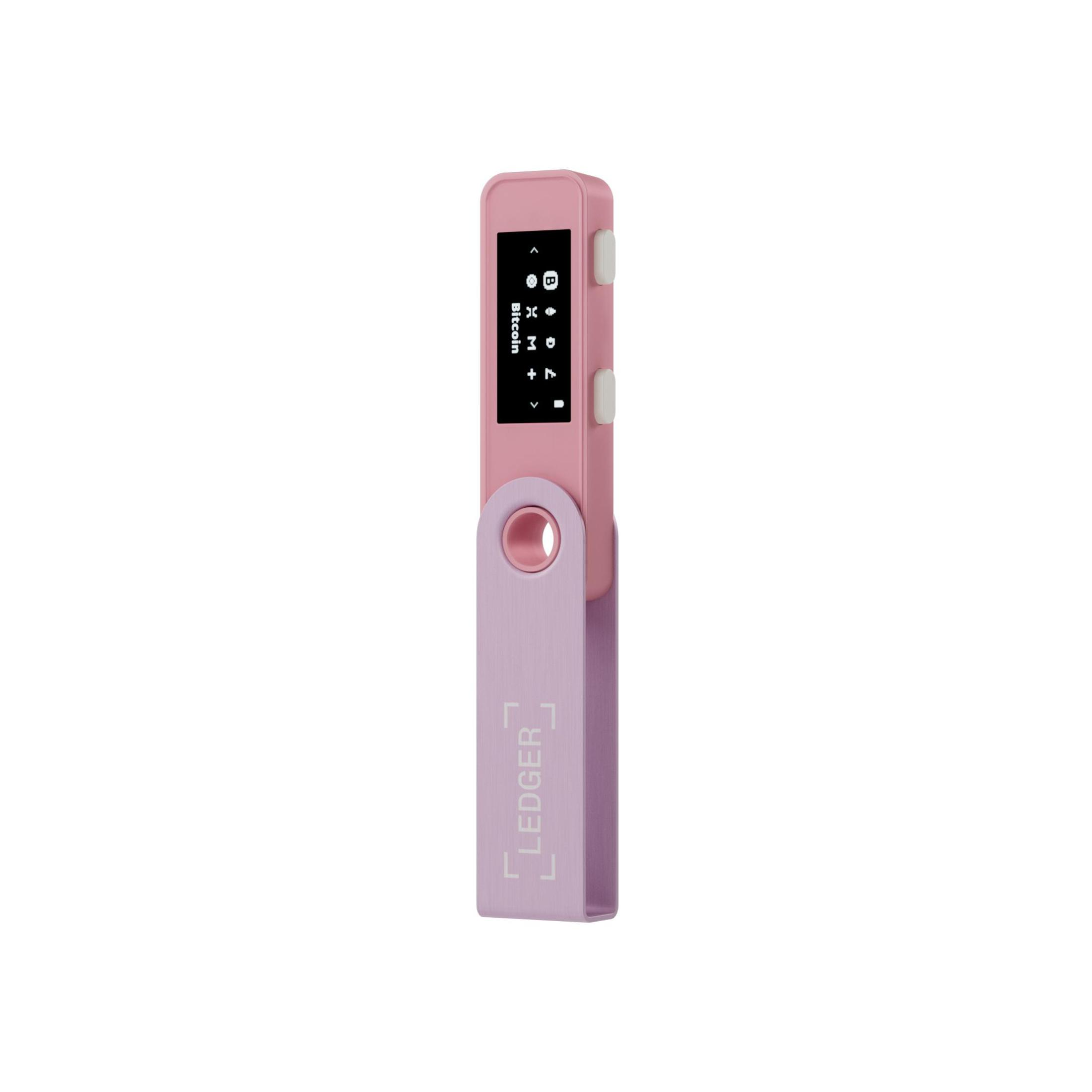 Una billetera de hardware Ledger Nano S Plus rosa. La pantalla muestra información de transacciones de Bitcoin.