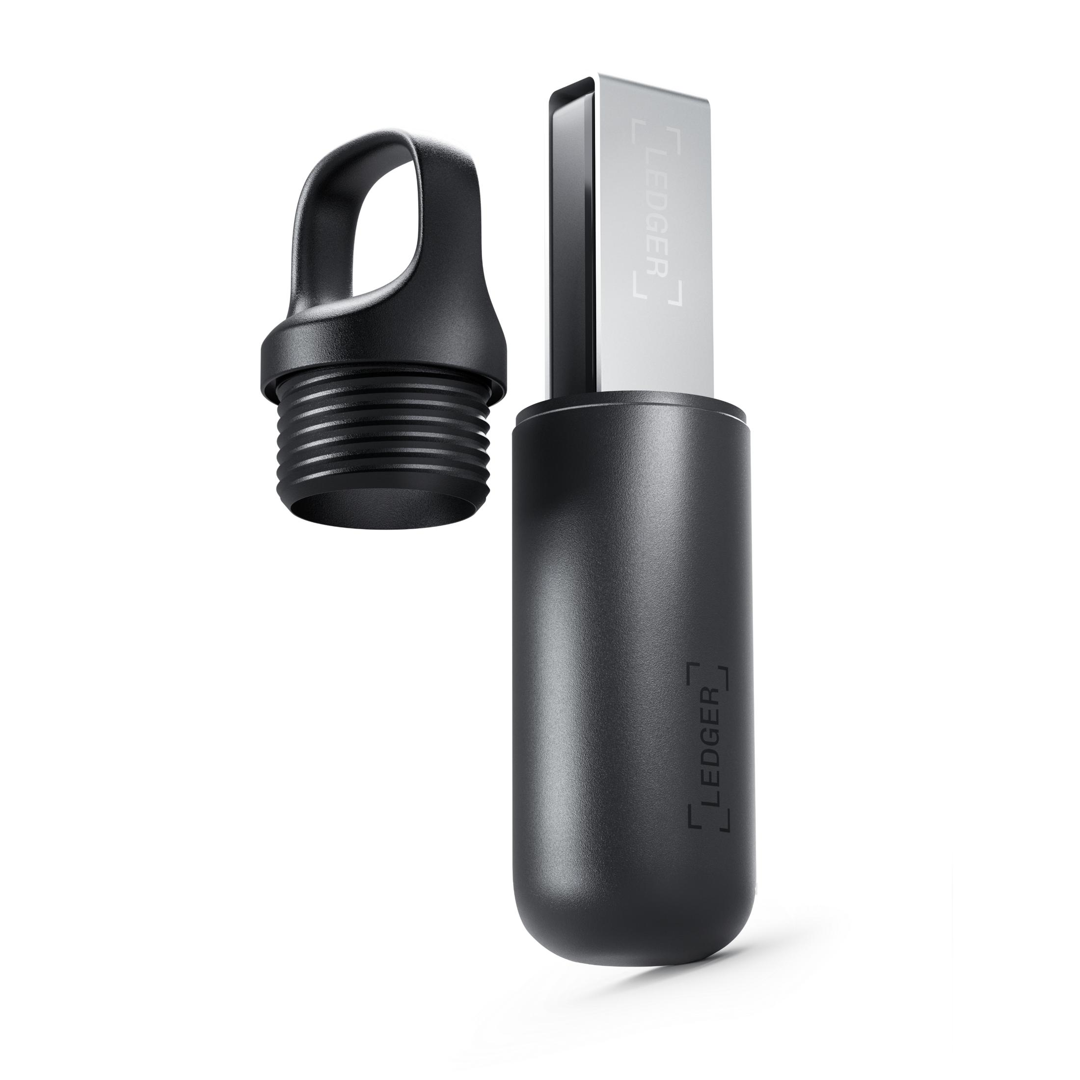 Ein schwarzes und silbernes Ledger-USB-Gerät, mit geöffneter Oberseite und Ledger-Logo auf dem Gerät.