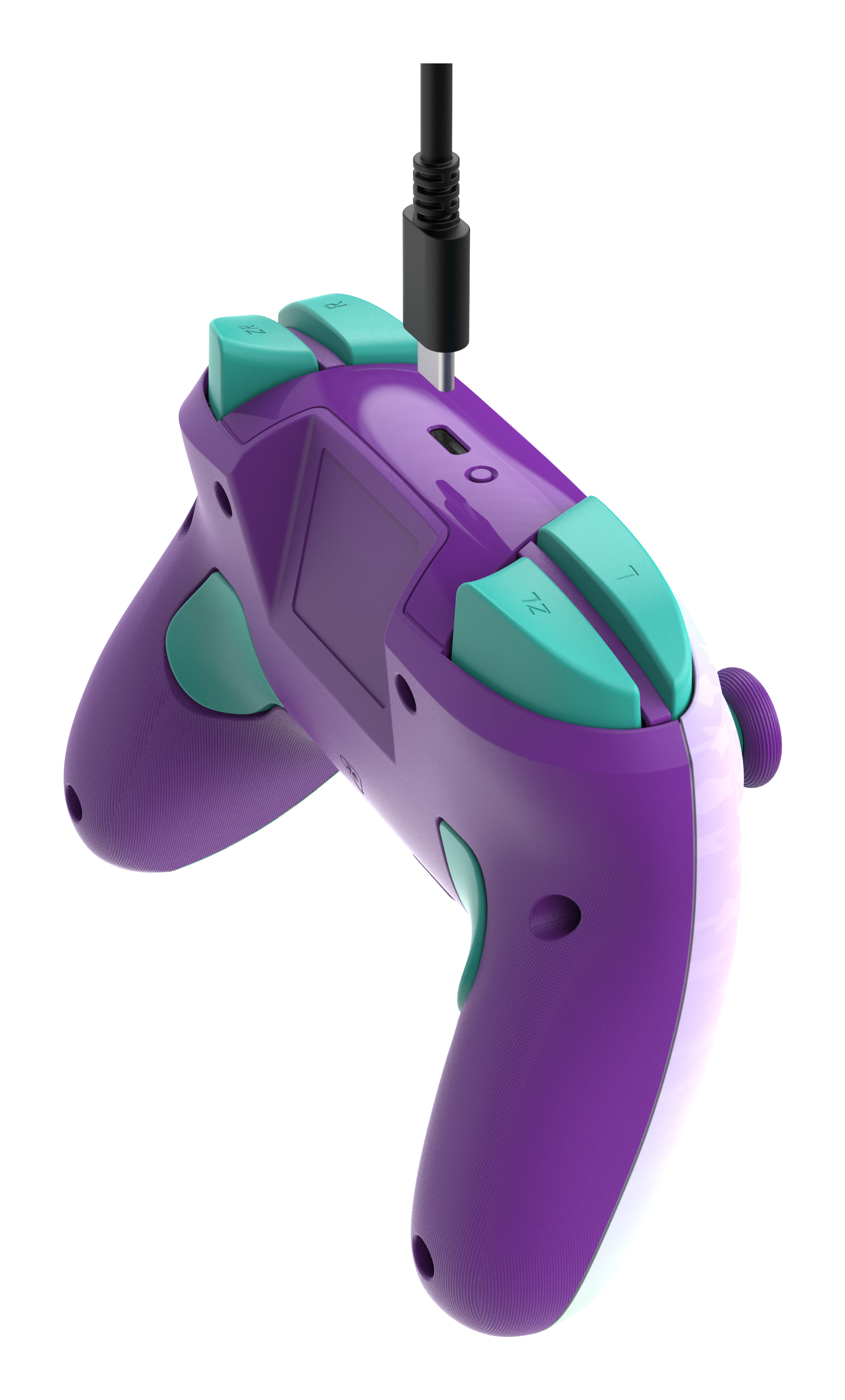 Lila Controller mit grünen Knöpfen. Der Controller ist auf dem Kopf. Ein Ladeanschluss oben.