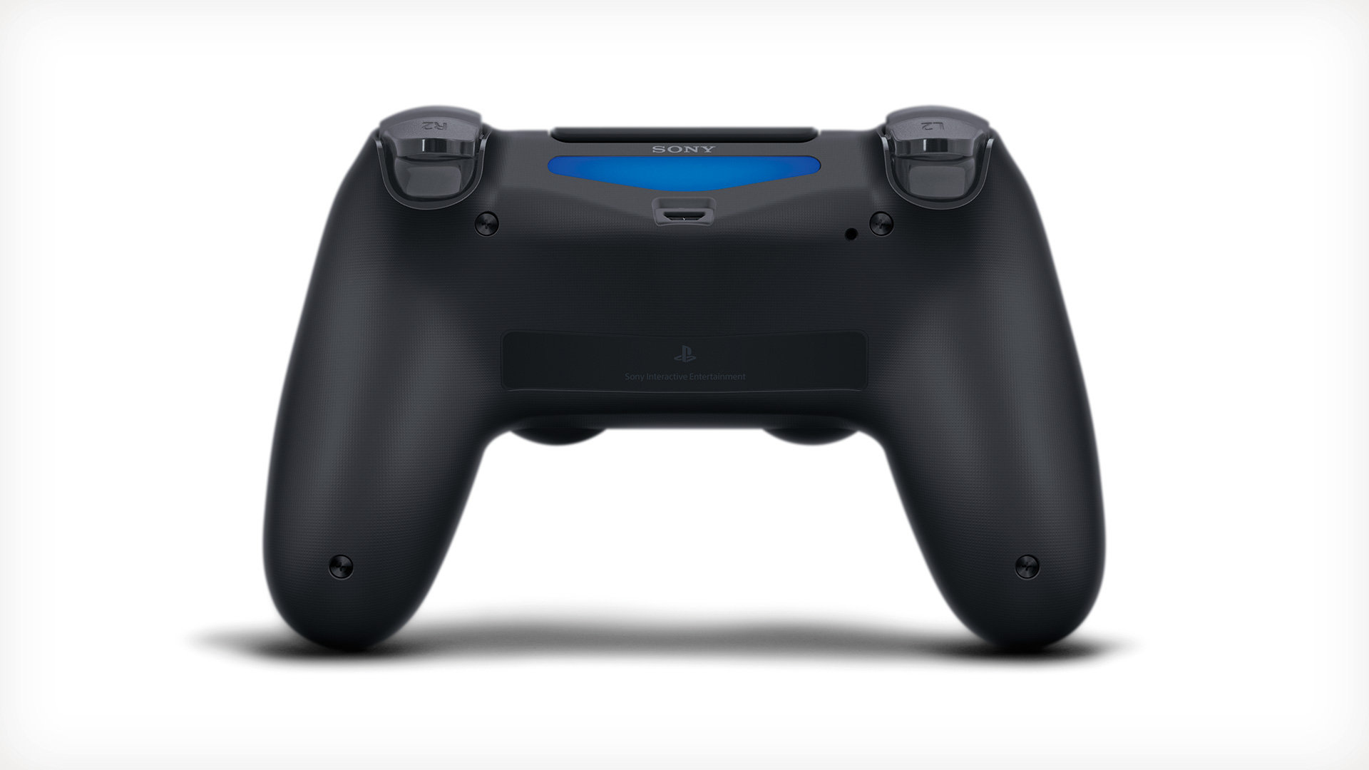 Schwarzer Playstation 4 Controller. Sony-Logo in der Mitte. Kein Licht sichtbar.