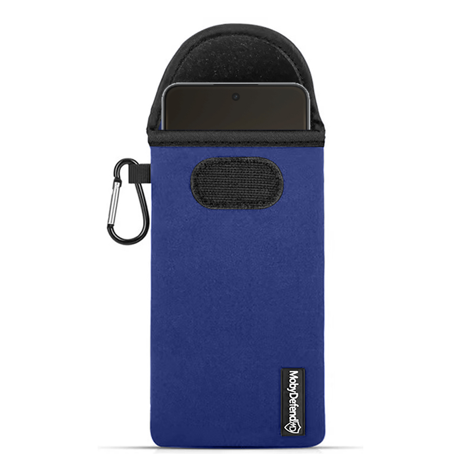 Blauwe telefoonhoes met zwart bovenstuk en karabijnhaak. Een telefoon is zichtbaar. MobyDefend-logo onderaan.