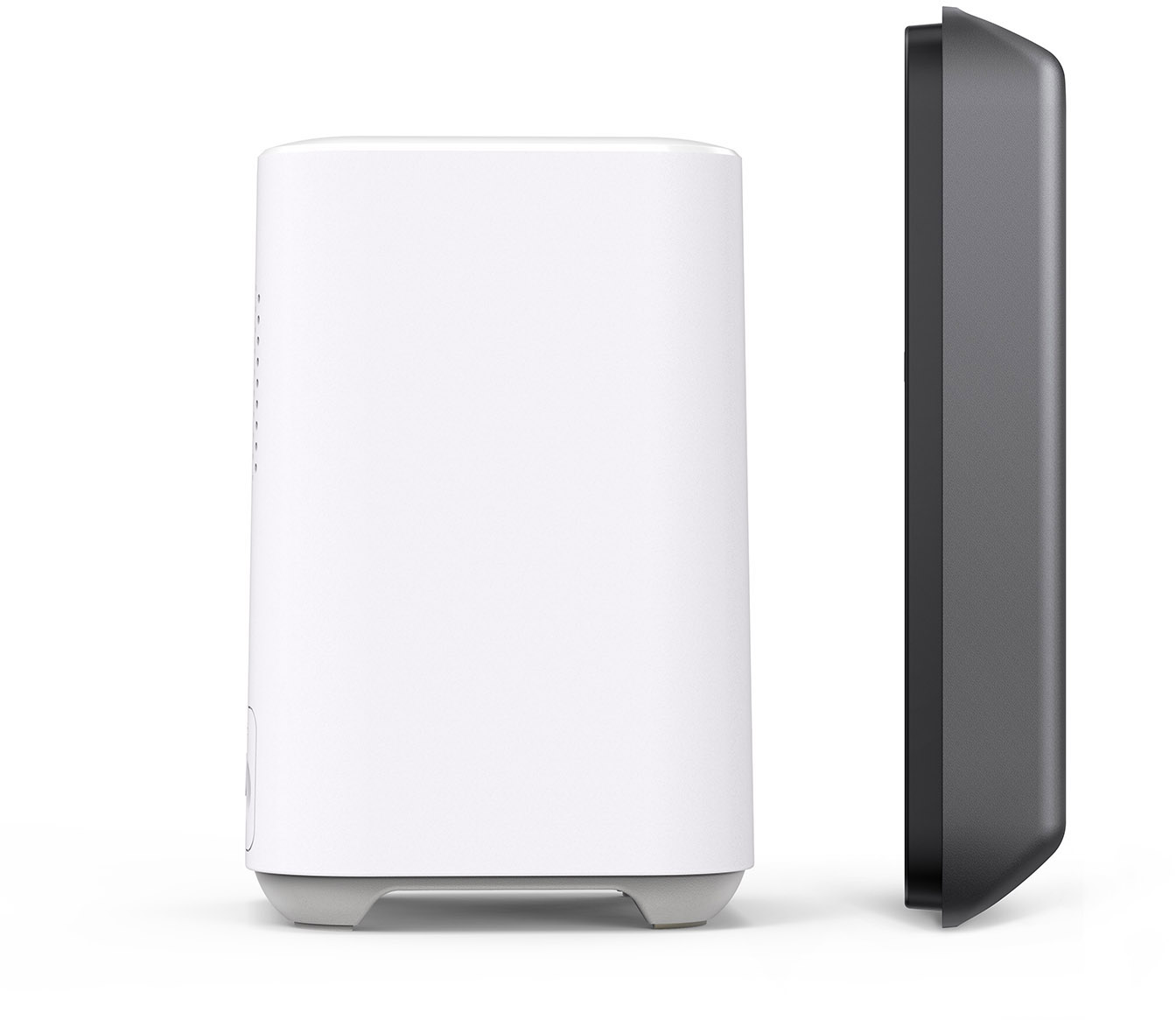Dwa białe prostokątne urządzenia, jedno to router, a drugie to widok z boku.