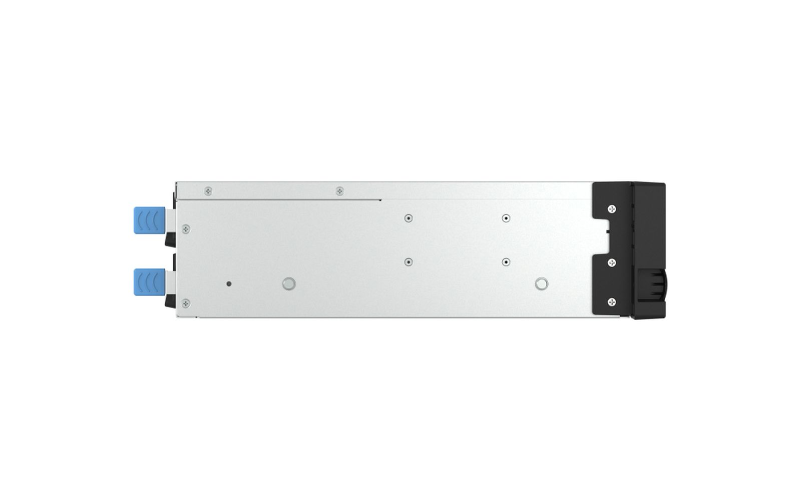 Silberner und schwarzer Computerserver mit blauen Anschlüssen, freigestellt.