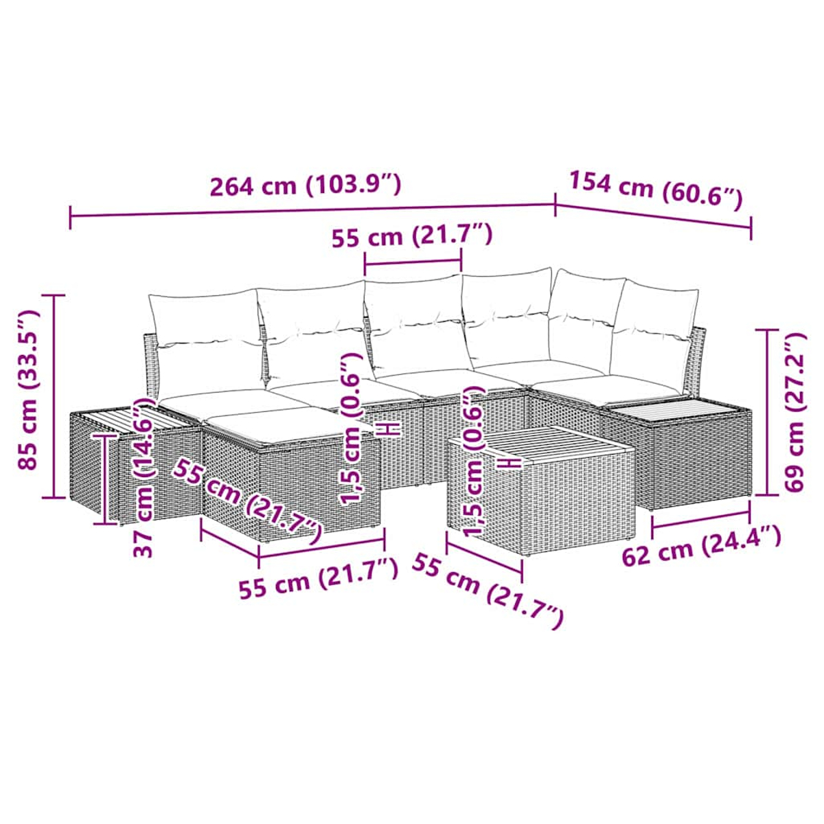Geflochtenes Outdoor-Set mit Tisch und Ottomanen. Abmessungen sind markiert. Kissen sind weiß.