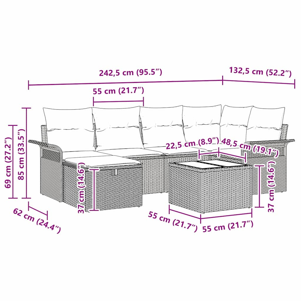 Geflochtenes Outdoor-Möbelset mit Sofa, Tisch und Maßen. Weiße Kissen sind zu sehen. Draußen.