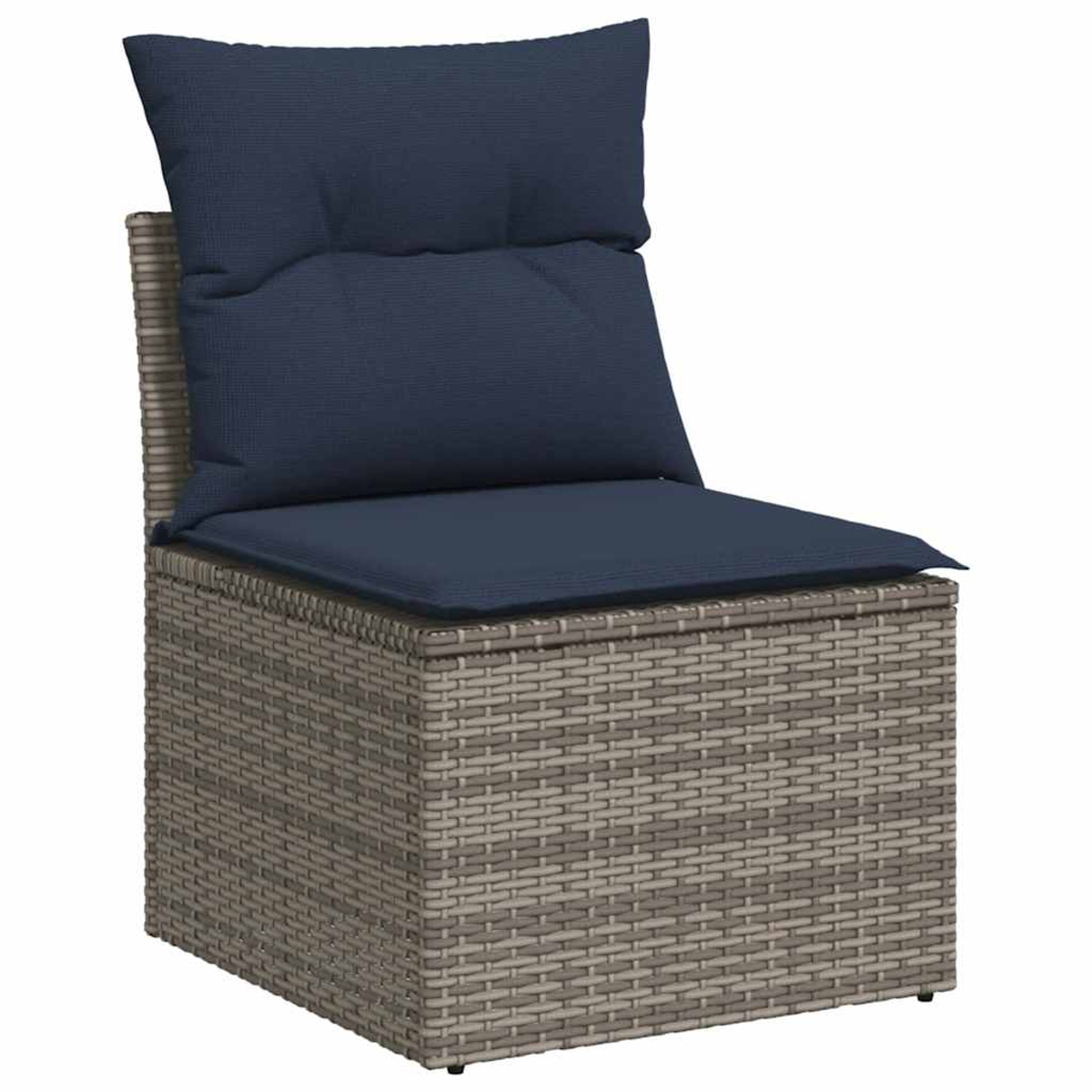 Ein einzelner grauer Korbstuhl mit blauem Kissen und Rückenlehne, schlichtes Design. Der Stuhl ist isoliert.