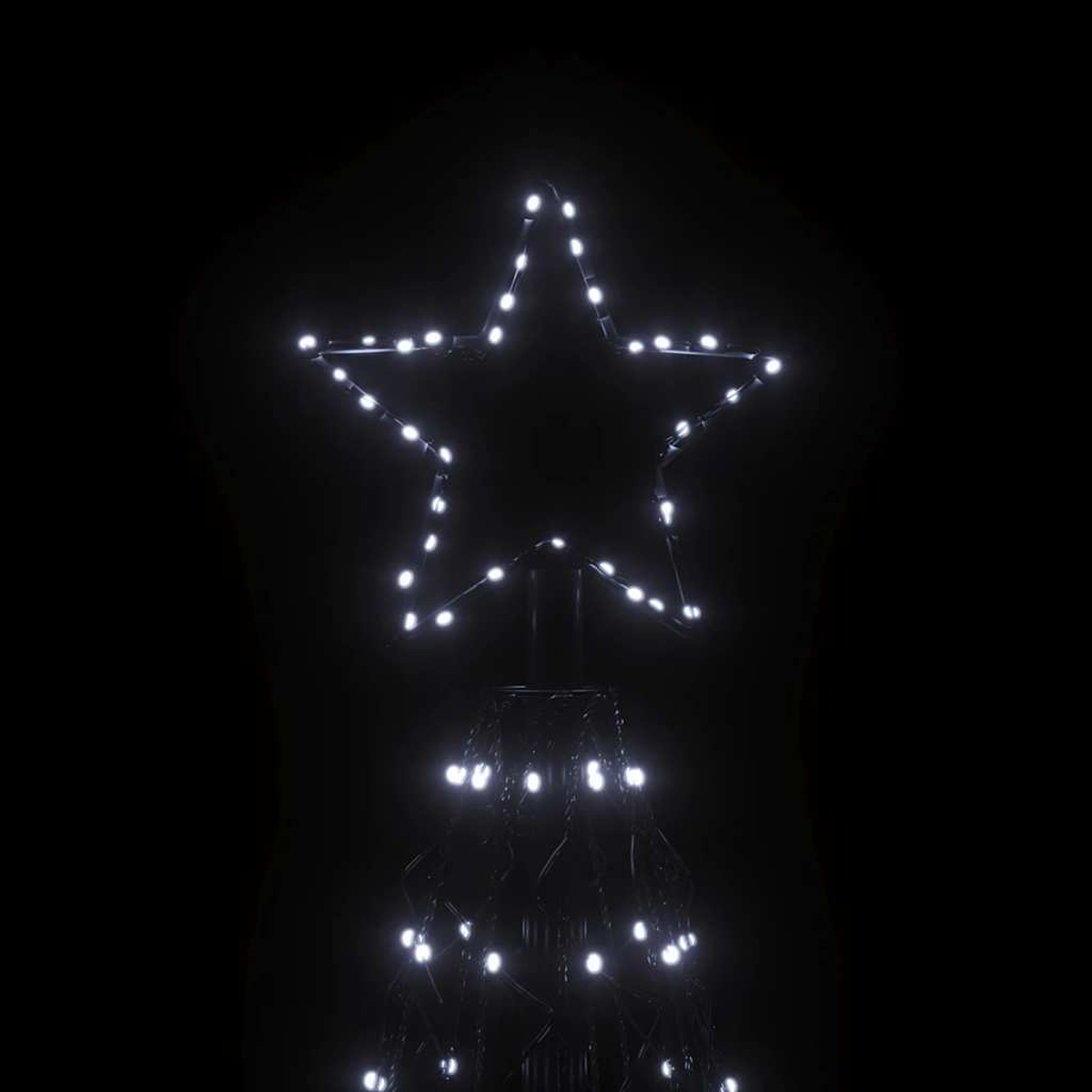 Nahaufnahme von sternförmigen Weihnachtsbaumlichtern. Weiße Lichter auf schwarzem Hintergrund.