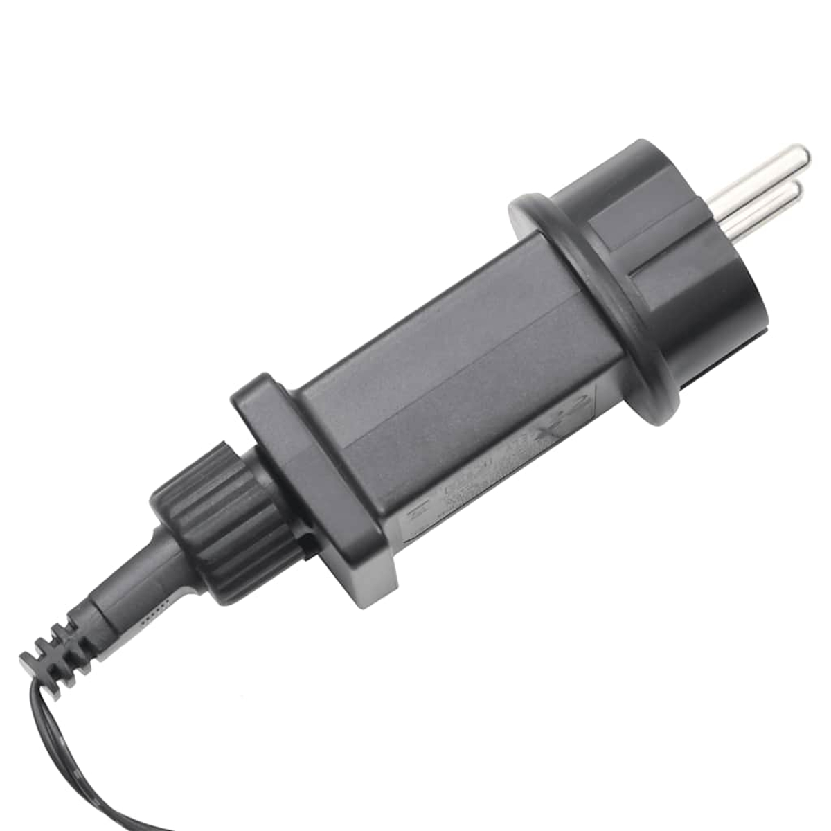 Ein schwarzer Stecker mit zwei Stiften, der an einem schwarzen Kabel befestigt ist.