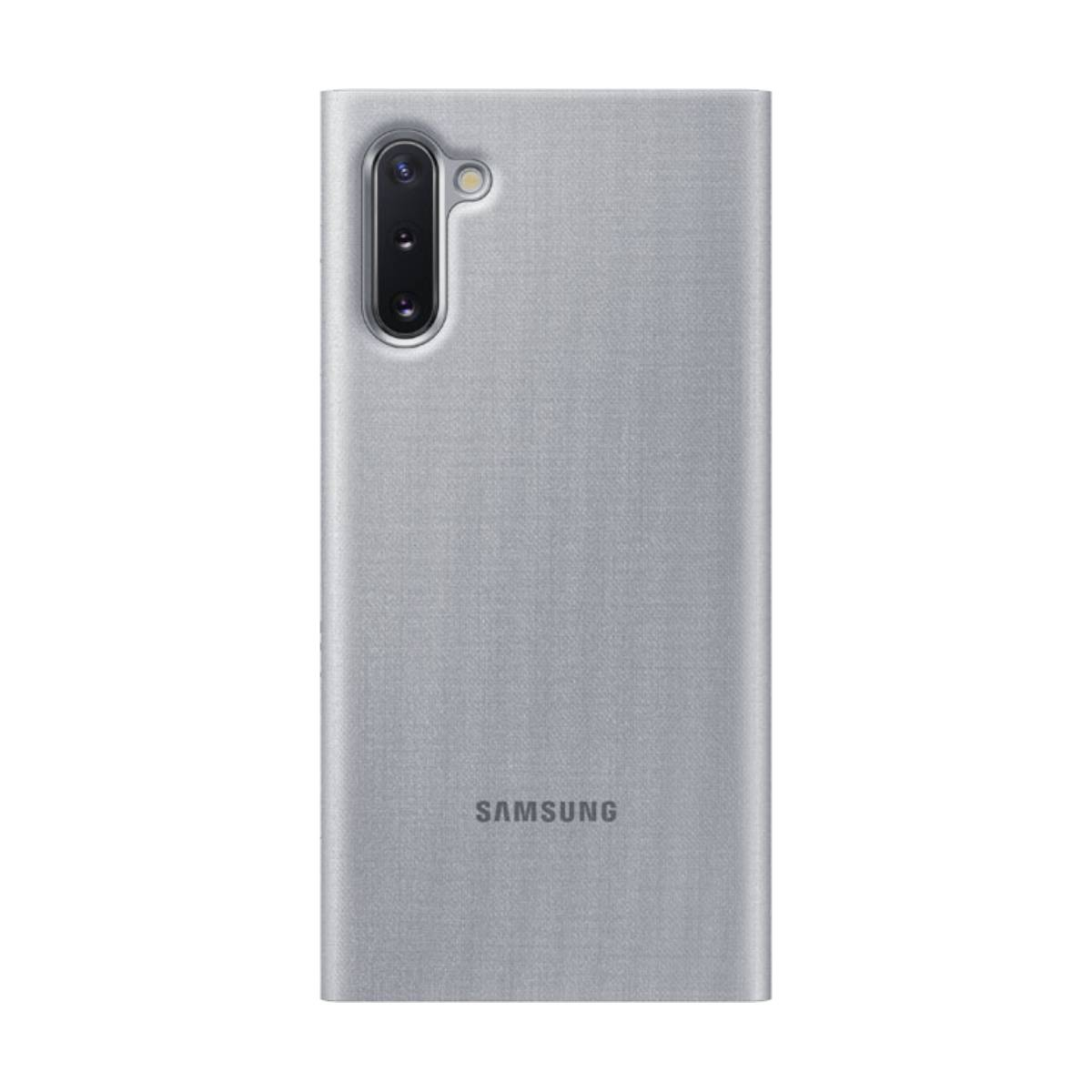 Custodia argentata con fotocamera e logo Samsung. Su sfondo bianco.