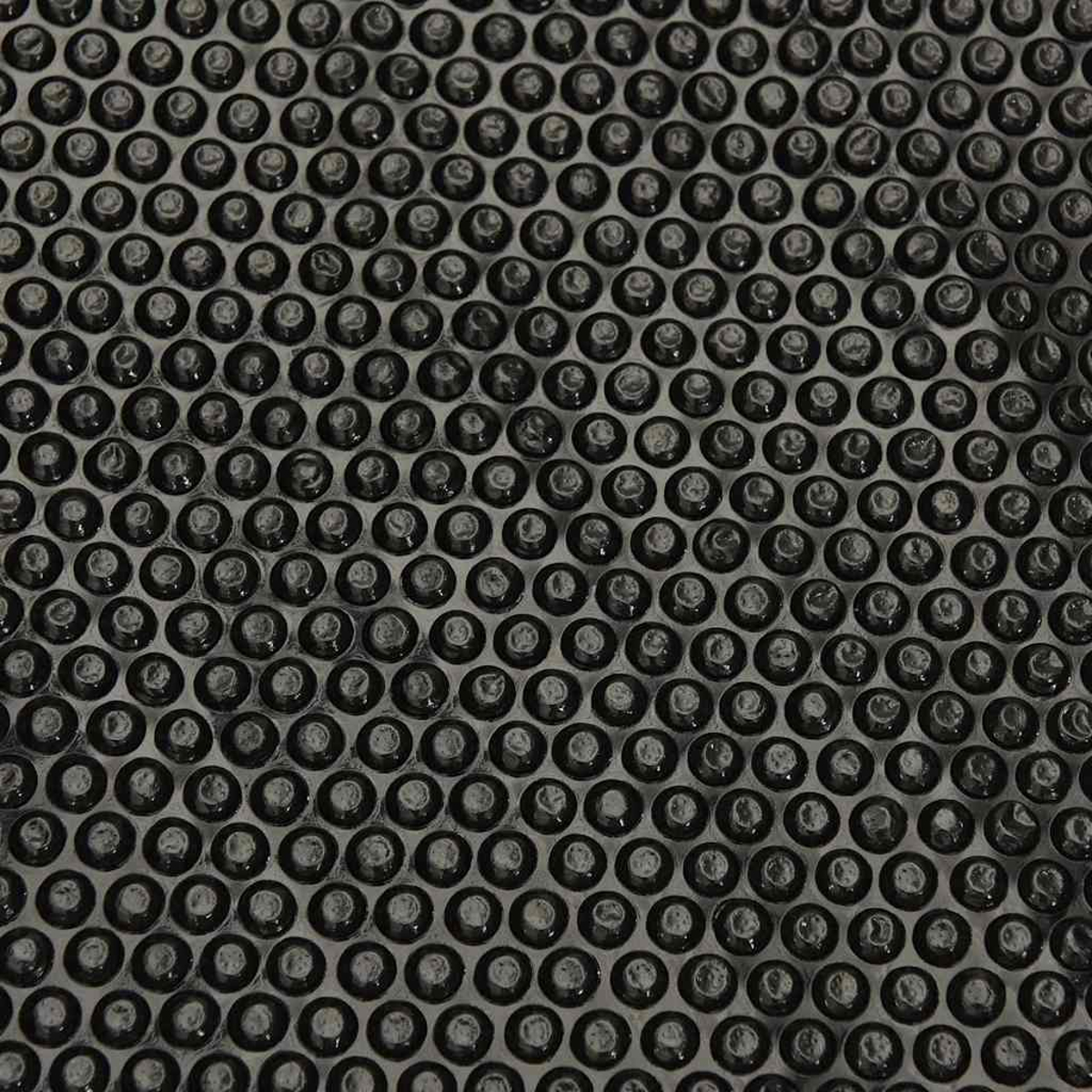 Eine Nahaufnahme eines schwarzen, blasenfolienartigen Materials.