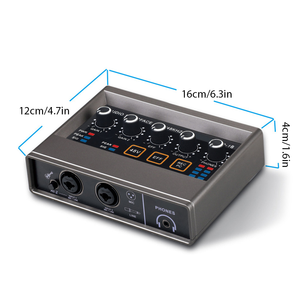 Graues Audiointerface mit Knöpfen, Eingängen und Ausgängen. Maße sind 16 cm/6,3 Zoll x 12 cm/4,7 Zoll x 4 cm/1,6 Zoll.