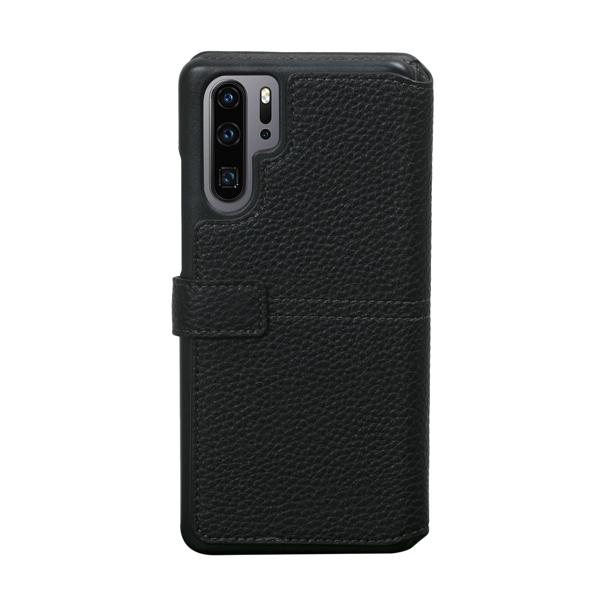 Custodia per telefono in pelle nera. Ha una patta con chiusura magnetica. Il telefono non è visibile.
