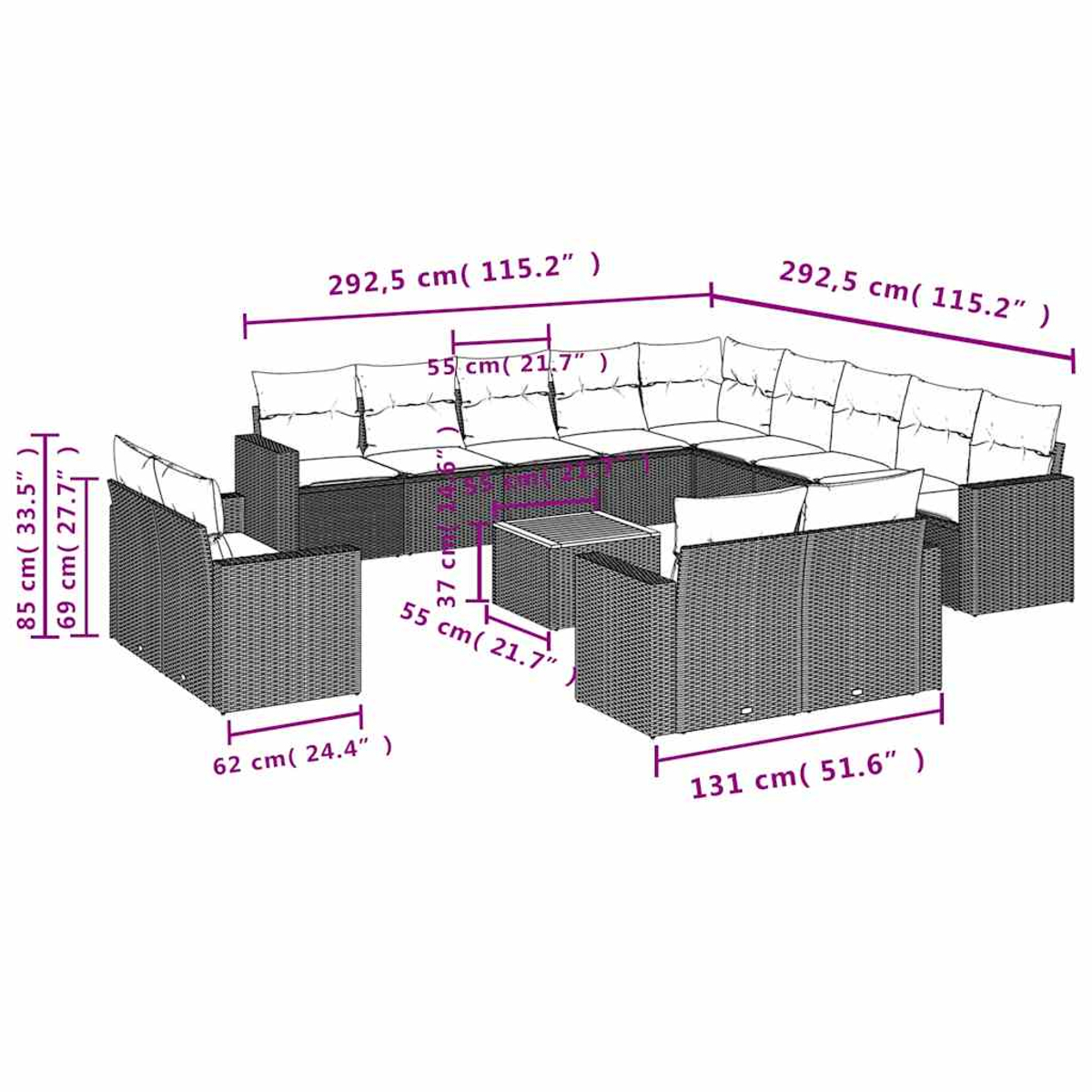 Ein L-förmiges graues Korbmöbel-Set mit weißen Kissen und einem Couchtisch.