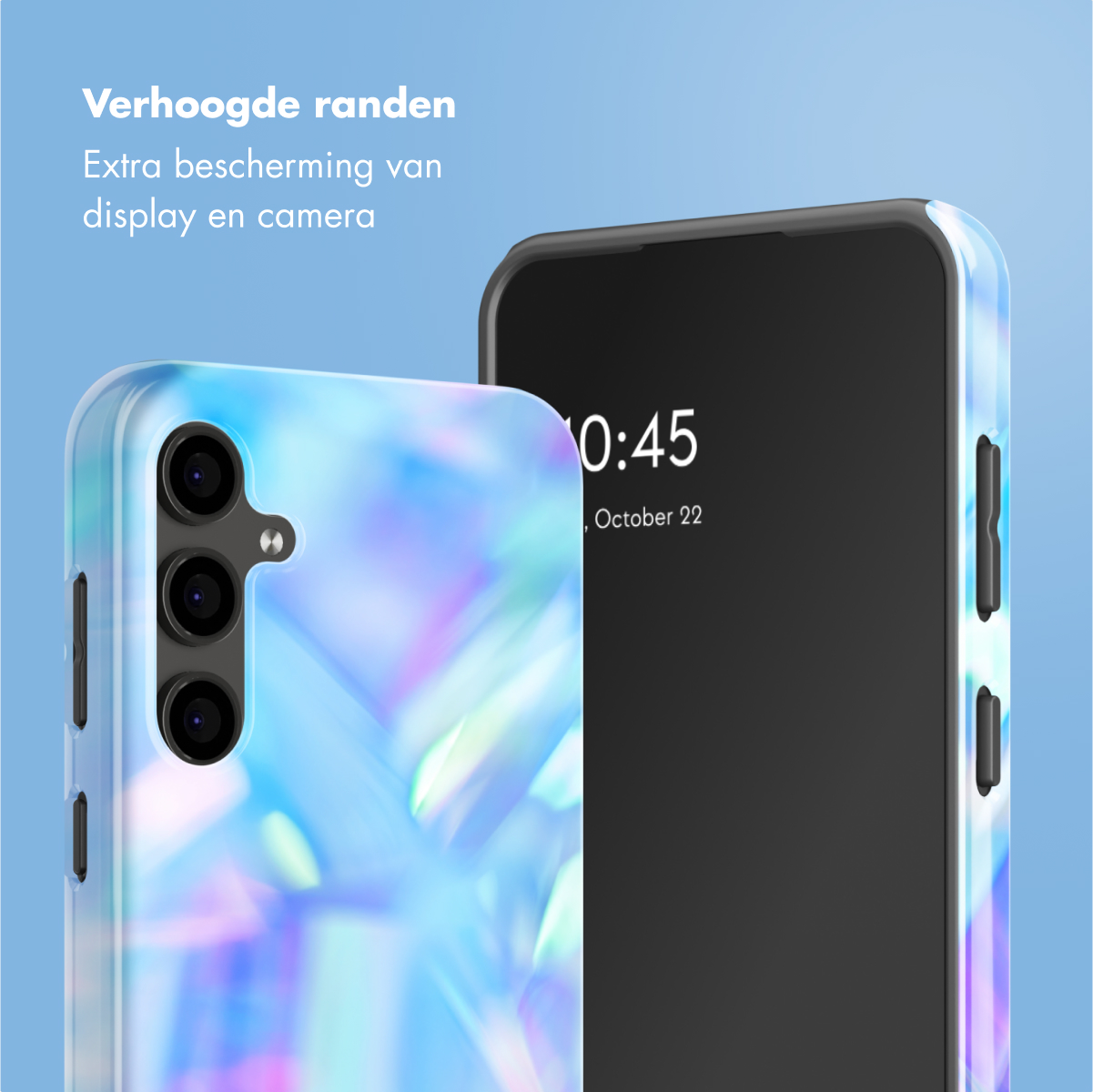 Een telefoon met een scherm dat de tijd weergeeft, zit in een hoesje. De hoes heeft een kleurrijk ontwerp, met een blauwe achtergrond.