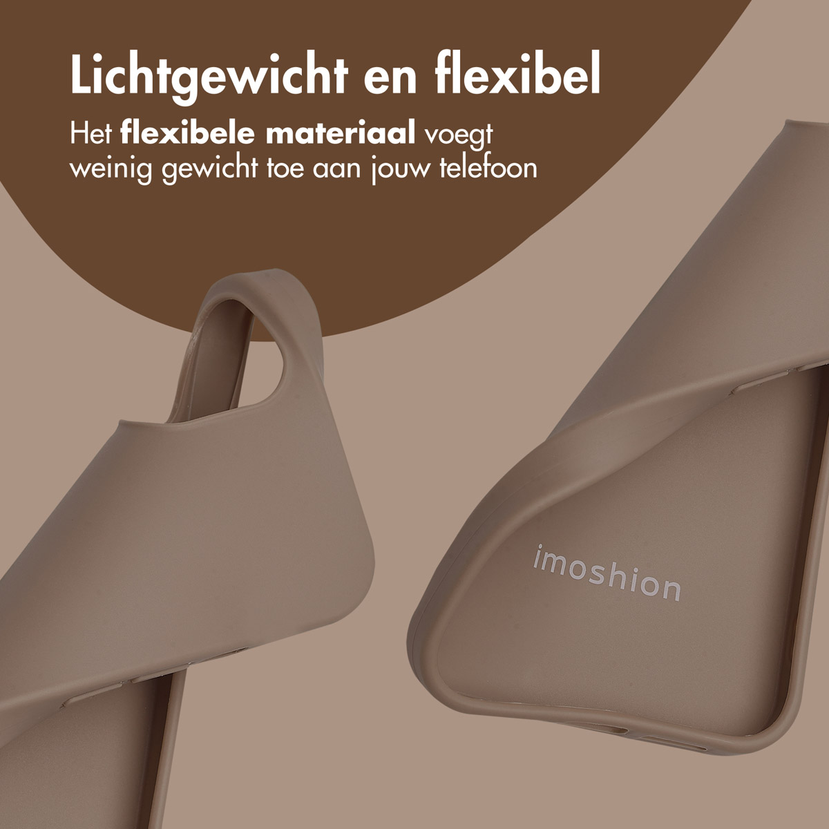 Una custodia per telefono beige è mostrata in due parti, con il marchio Imoshion visibile sul retro, su uno sfondo marrone.