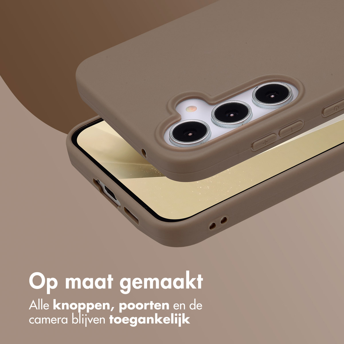 Étui de téléphone marron ouvert, révélant un téléphone. Le texte dit : 'Fabriqué sur mesure. Tous les boutons, ports et appareil photo restent accessibles'.