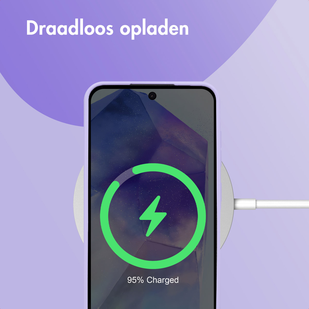 Téléphone se chargeant sans fil. Le téléphone est violet. Un éclair vert indique la charge. Le texte indique 95% chargé.