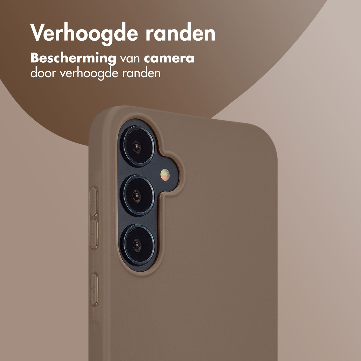 Telefooncamera met bruin hoesje. Bruine achtergrond.