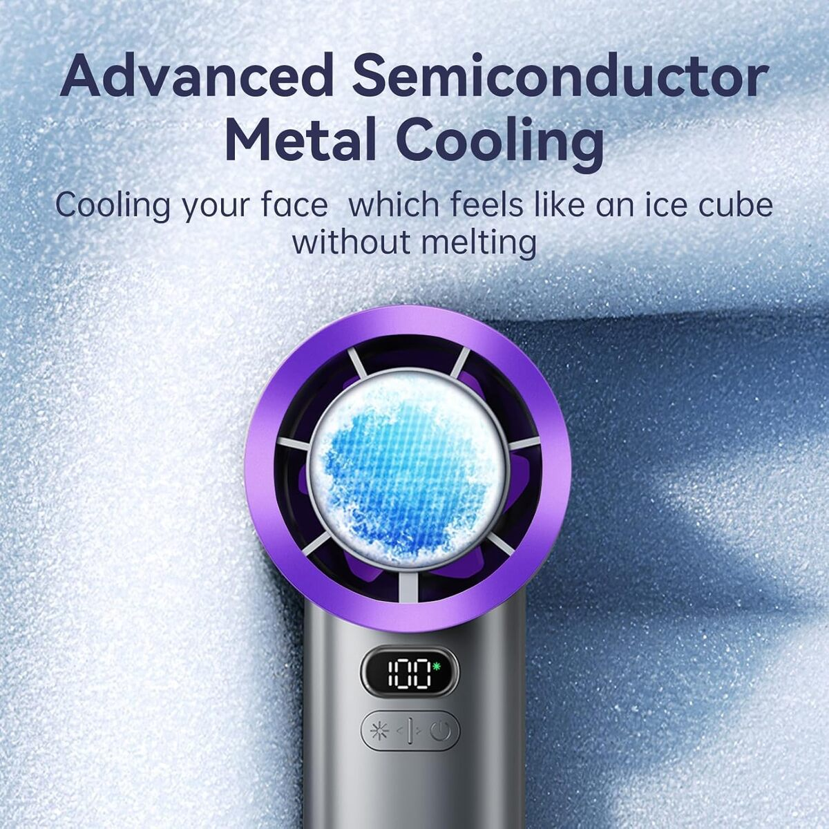 Primer plano de un ventilador de refrigeración con borde morado y pantalla digital. Está contra un fondo azul claro.