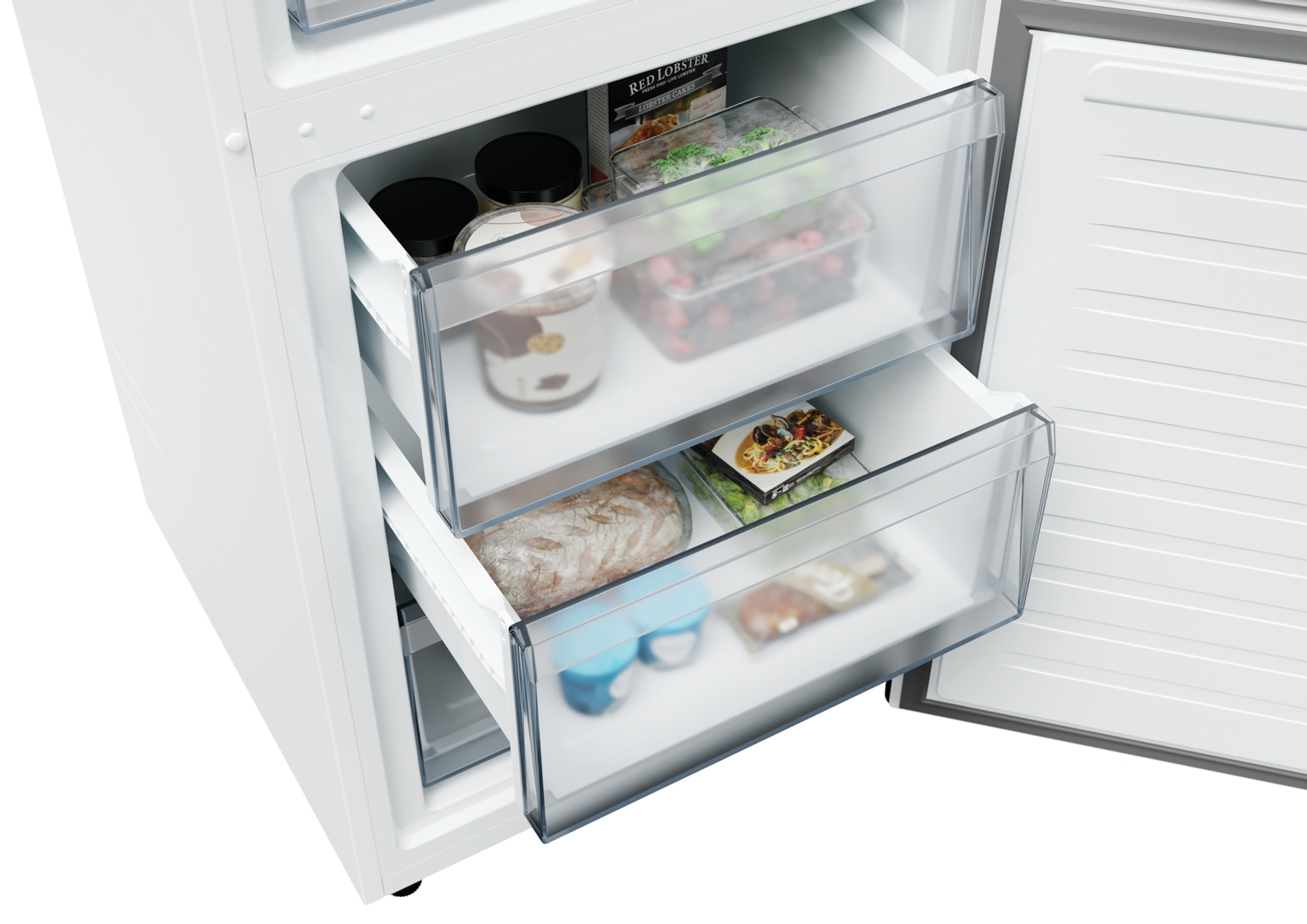 Un refrigerador abierto con cajones transparentes llenos de alimentos como verduras y productos envasados.