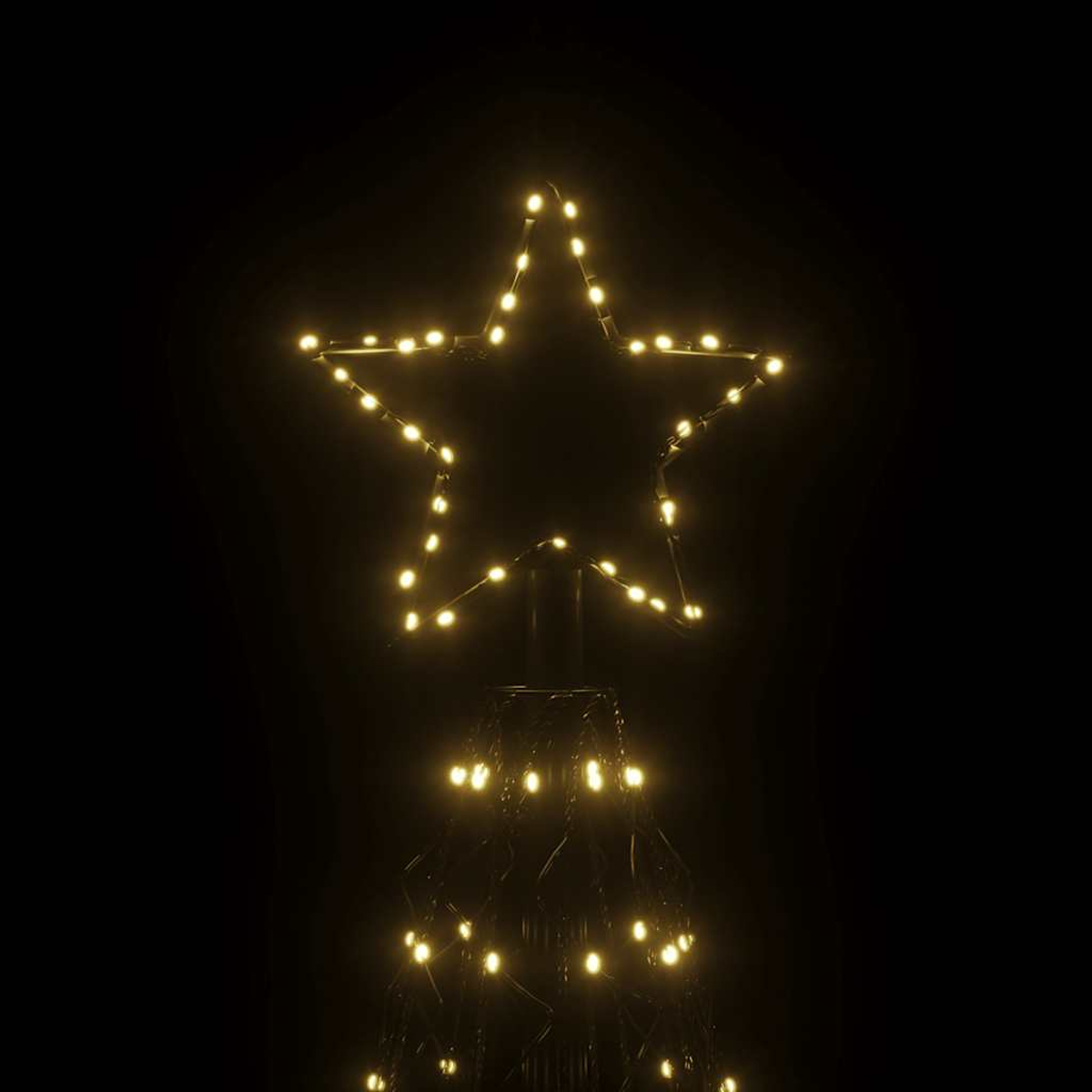 Ein sternförmiges Licht schmückt die Spitze eines Weihnachtsbaums aus Lichtern, vor schwarzem Hintergrund.