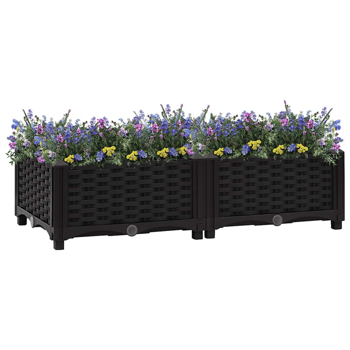 Ein schwarzer Pflanzkübel mit Blumen. Die Blumen sind lila, rosa und blau.