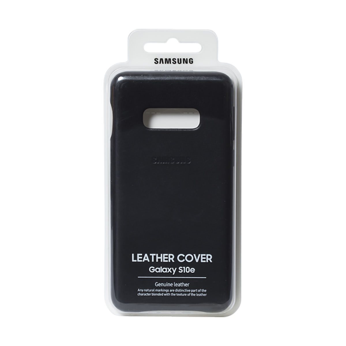 Una funda negra para teléfono en un paquete. El paquete dice 'Leather Cover' y 'Galaxy S10e'.
