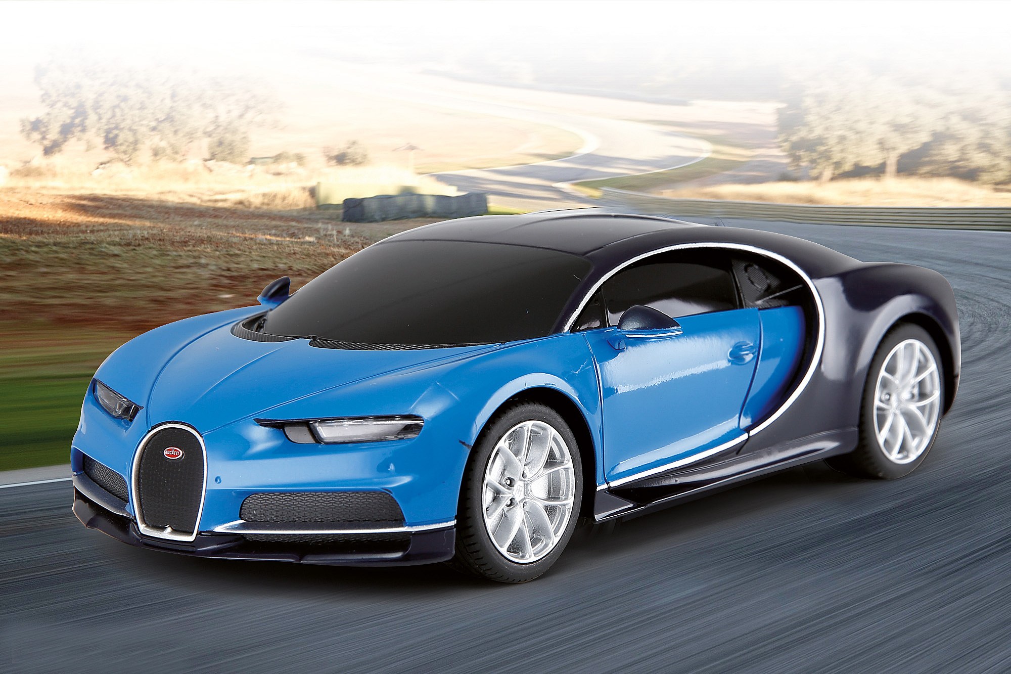Blaues und schwarzes Spielzeugauto auf einer Rennstrecke.