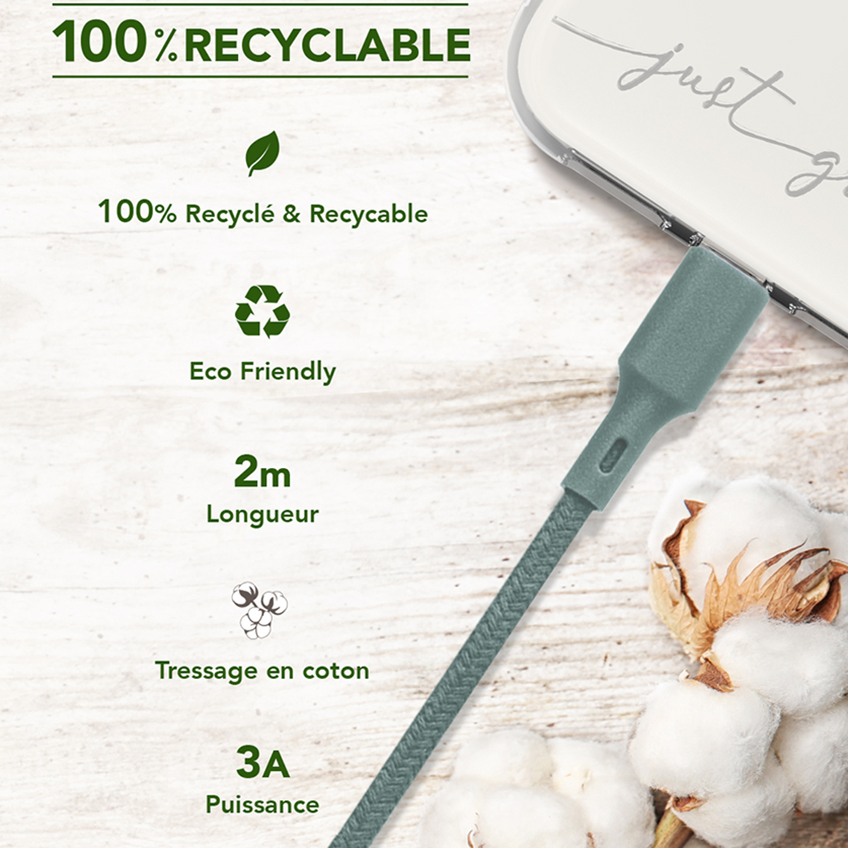 Un câble de chargement tressé vert avec connecteur USB-C et une coque de téléphone. Texte : 100 % recyclable.