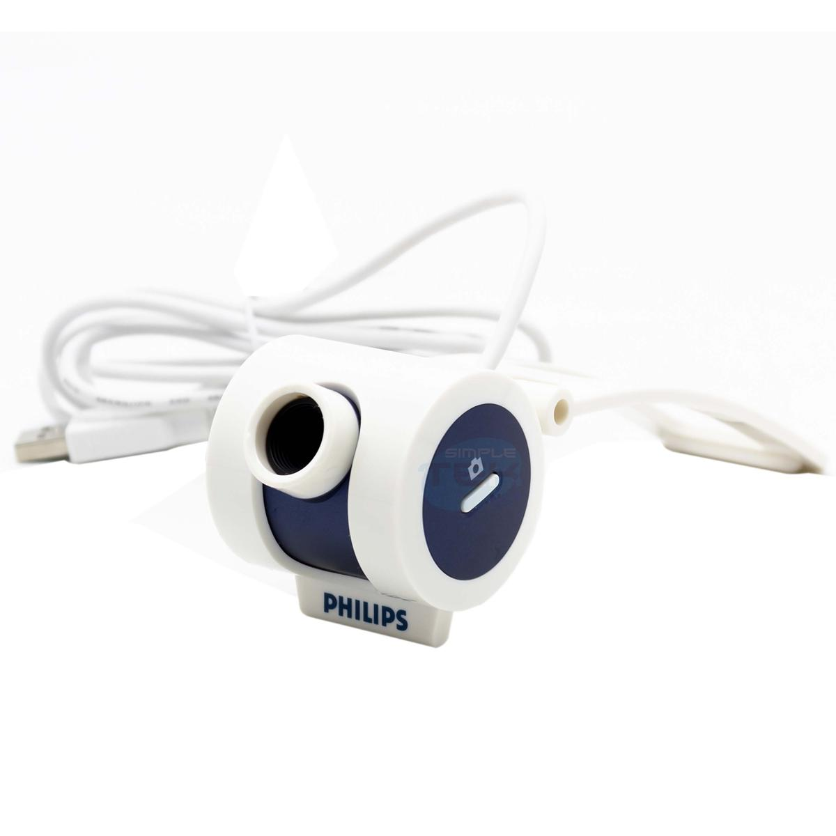 Webcam Philips bianca con un cerchio blu scuro e un cavo bianco. La webcam è su una superficie bianca.