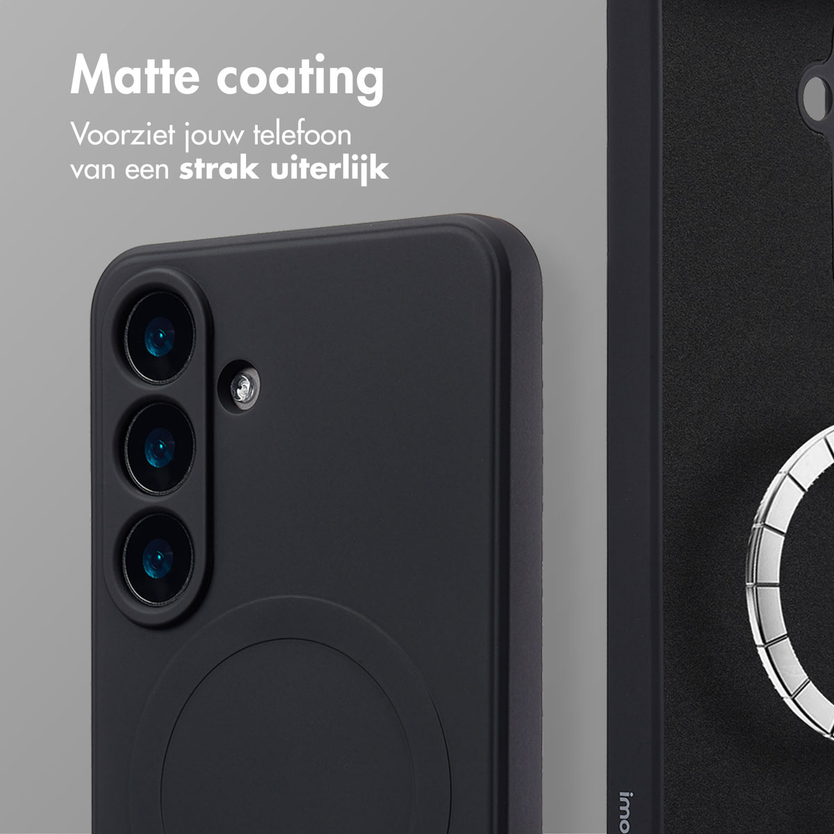 Een zwarte telefoonhoes met drie camera's.
