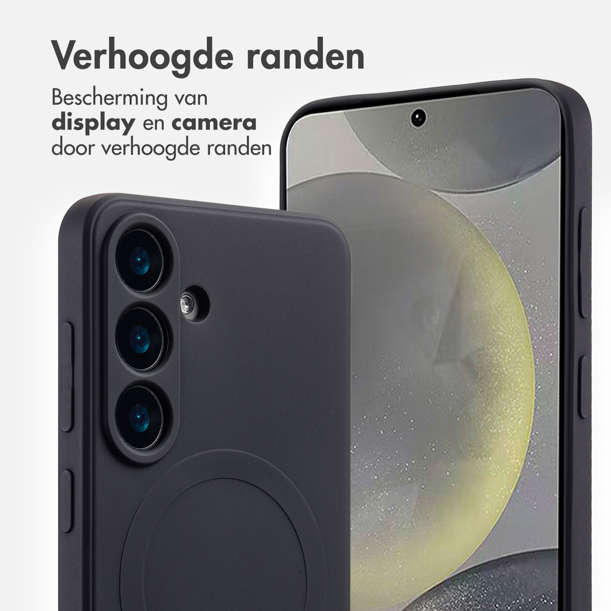 Een zwarte telefoonhoes met een cirkel op de achterkant en een telefoon met drie camera's. De hoes beschermt het scherm.